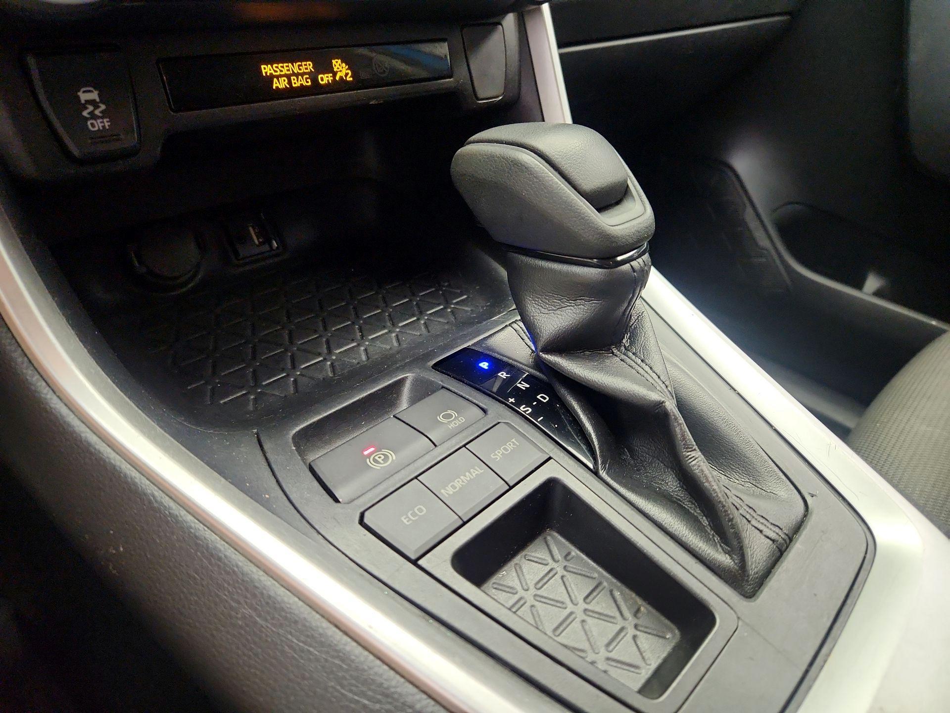 Thumbnail: 2019 Toyota RAV4 - 17