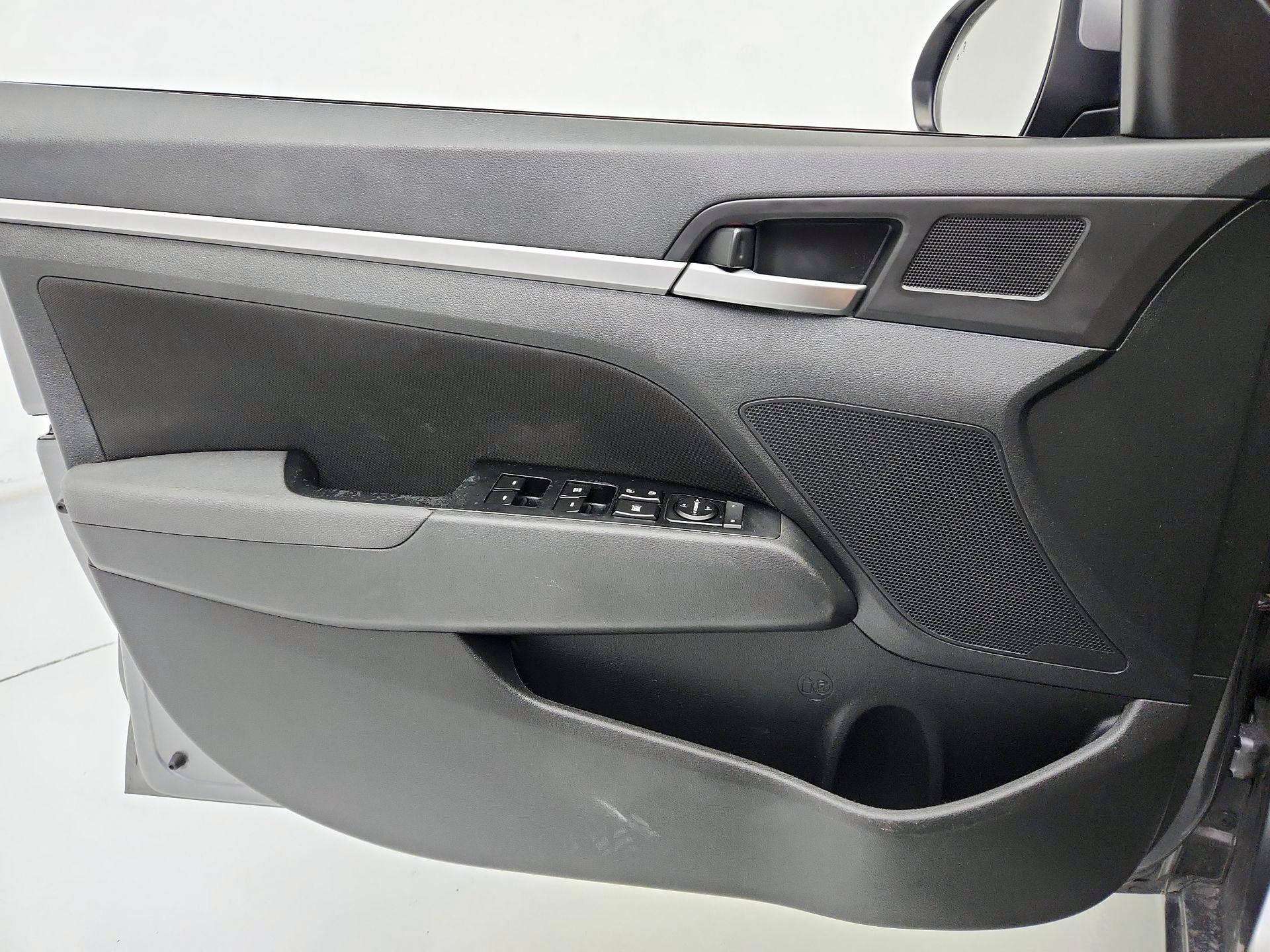 Thumbnail: 2019 Hyundai Elantra - 12