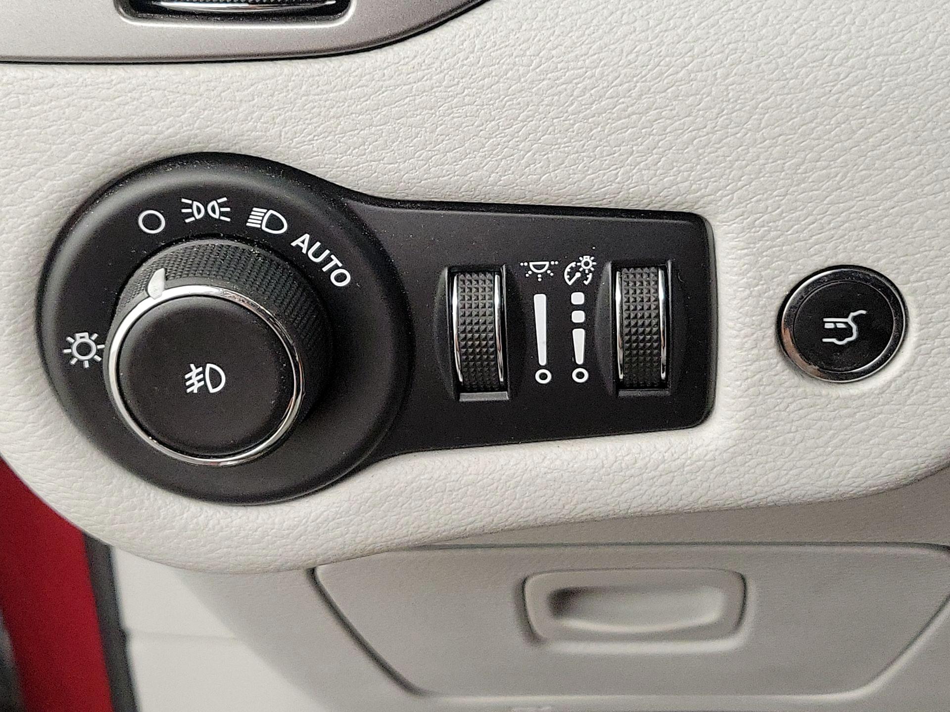Thumbnail: 2019 Jeep Cherokee - 13