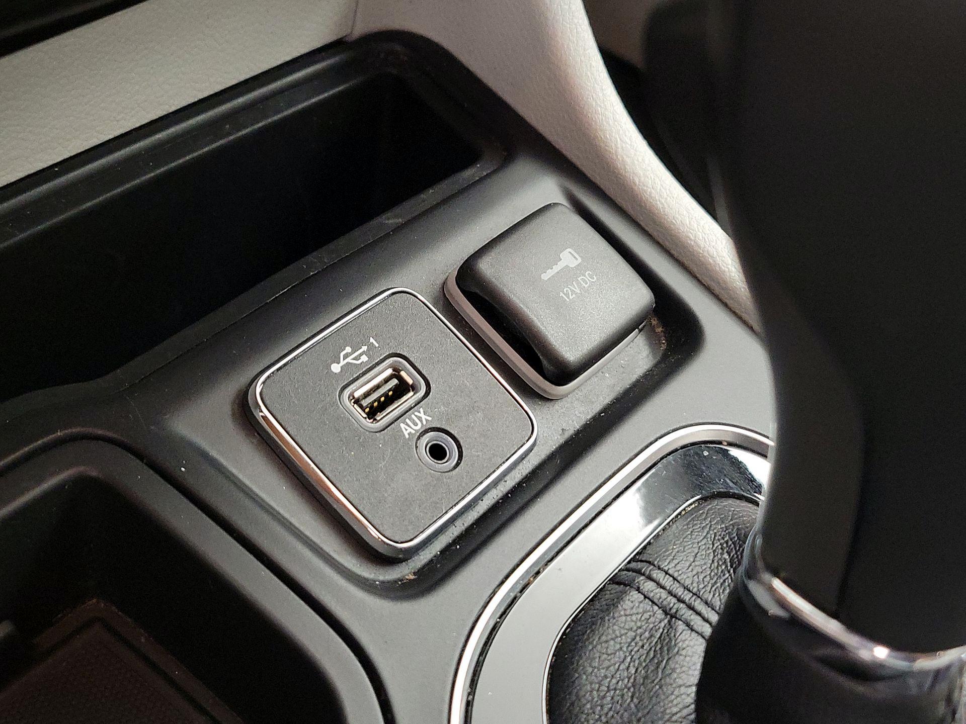 Thumbnail: 2019 Jeep Cherokee - 19