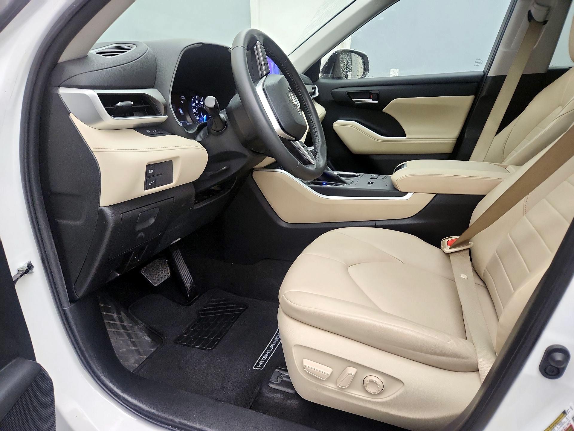 Thumbnail: 2023 Toyota Highlander - 11