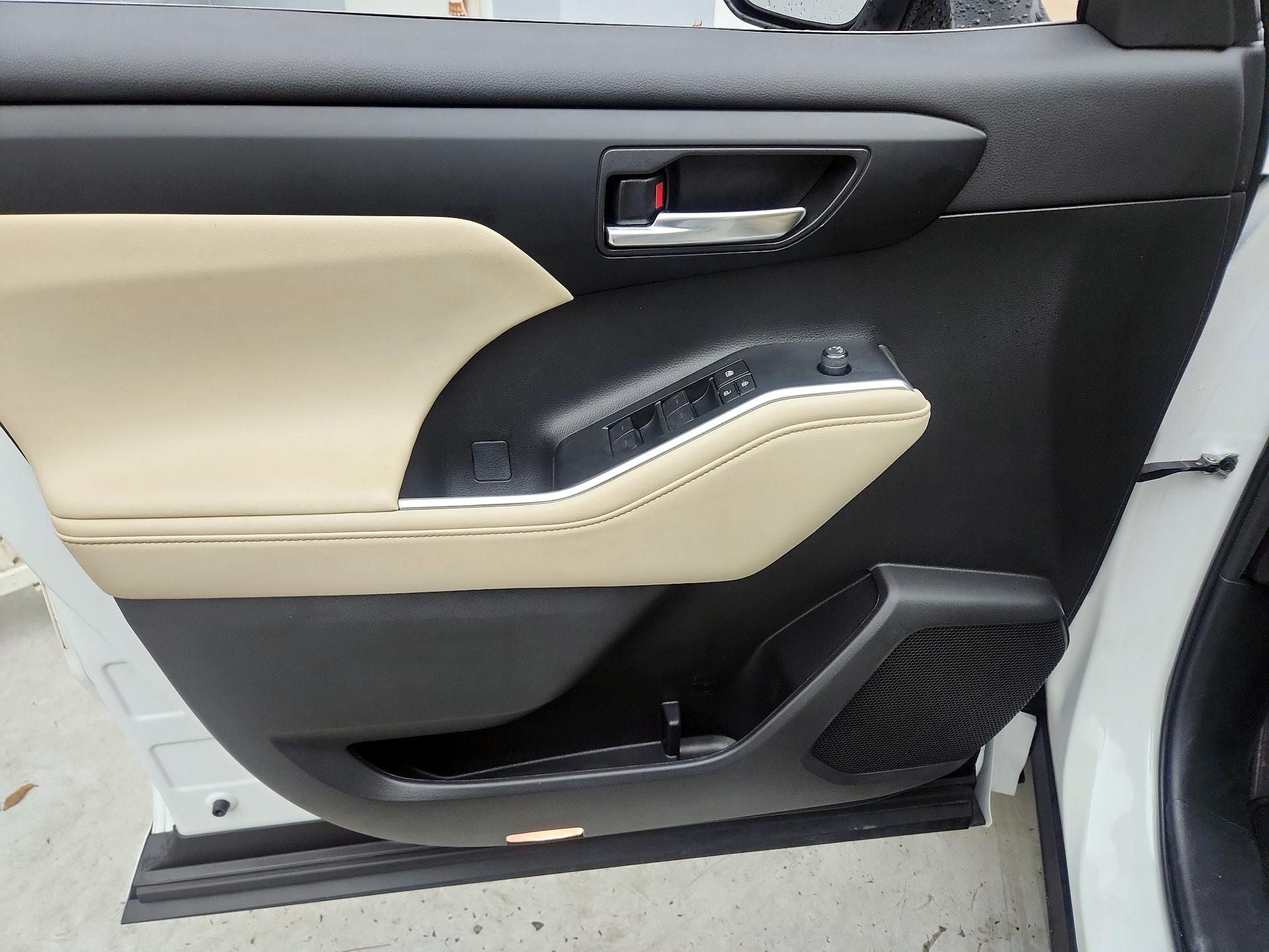 Thumbnail: 2023 Toyota Highlander - 12