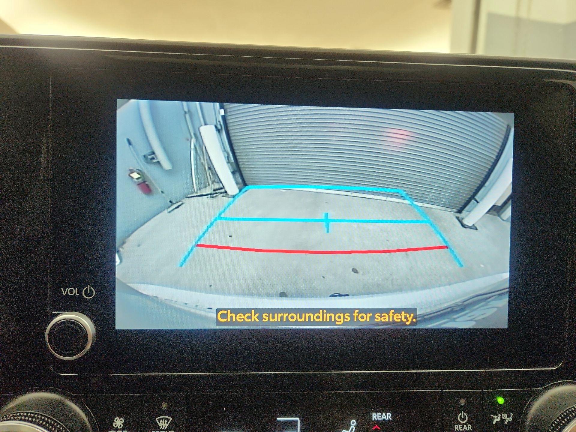 Thumbnail: 2023 Toyota Highlander - 14