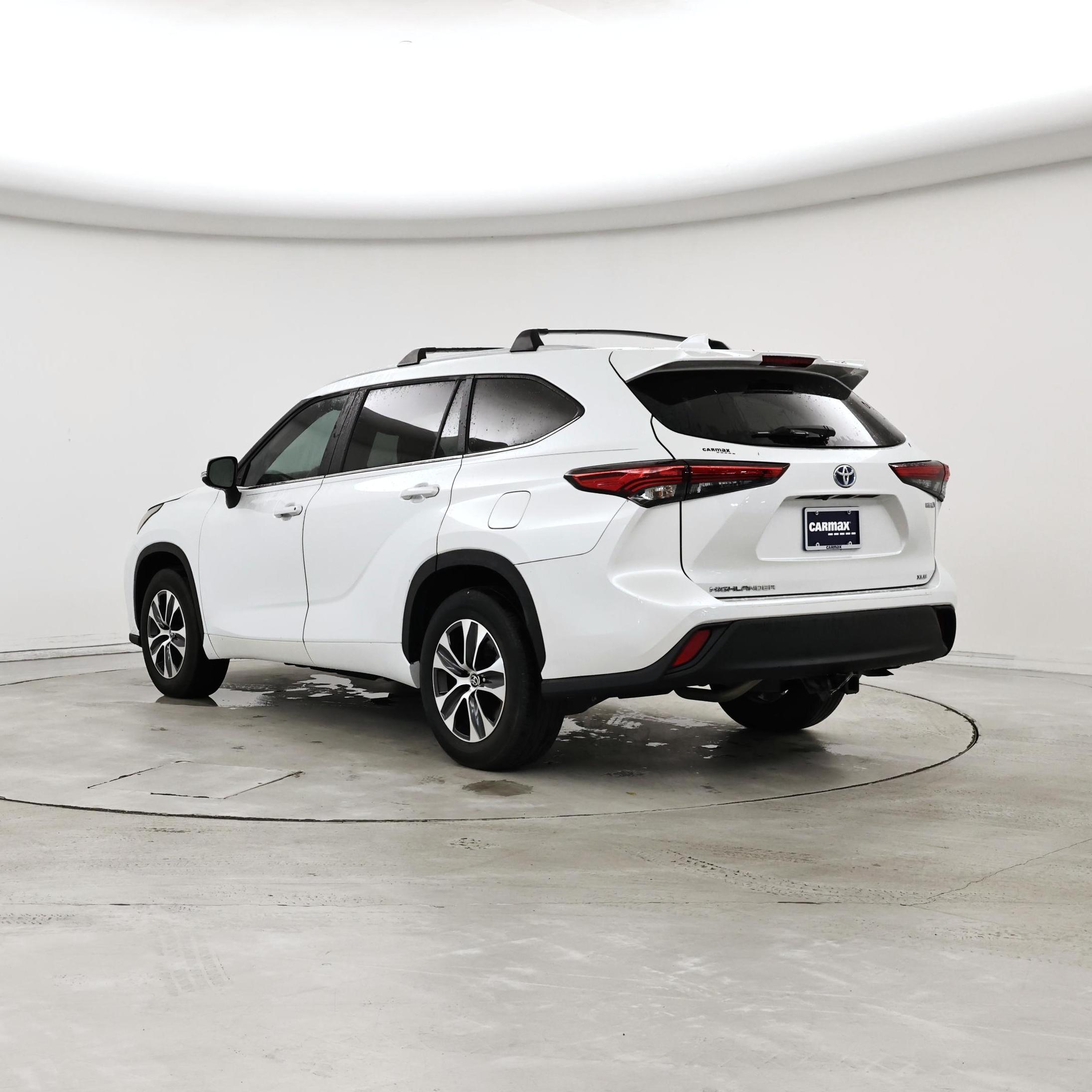 Thumbnail: 2023 Toyota Highlander - 2