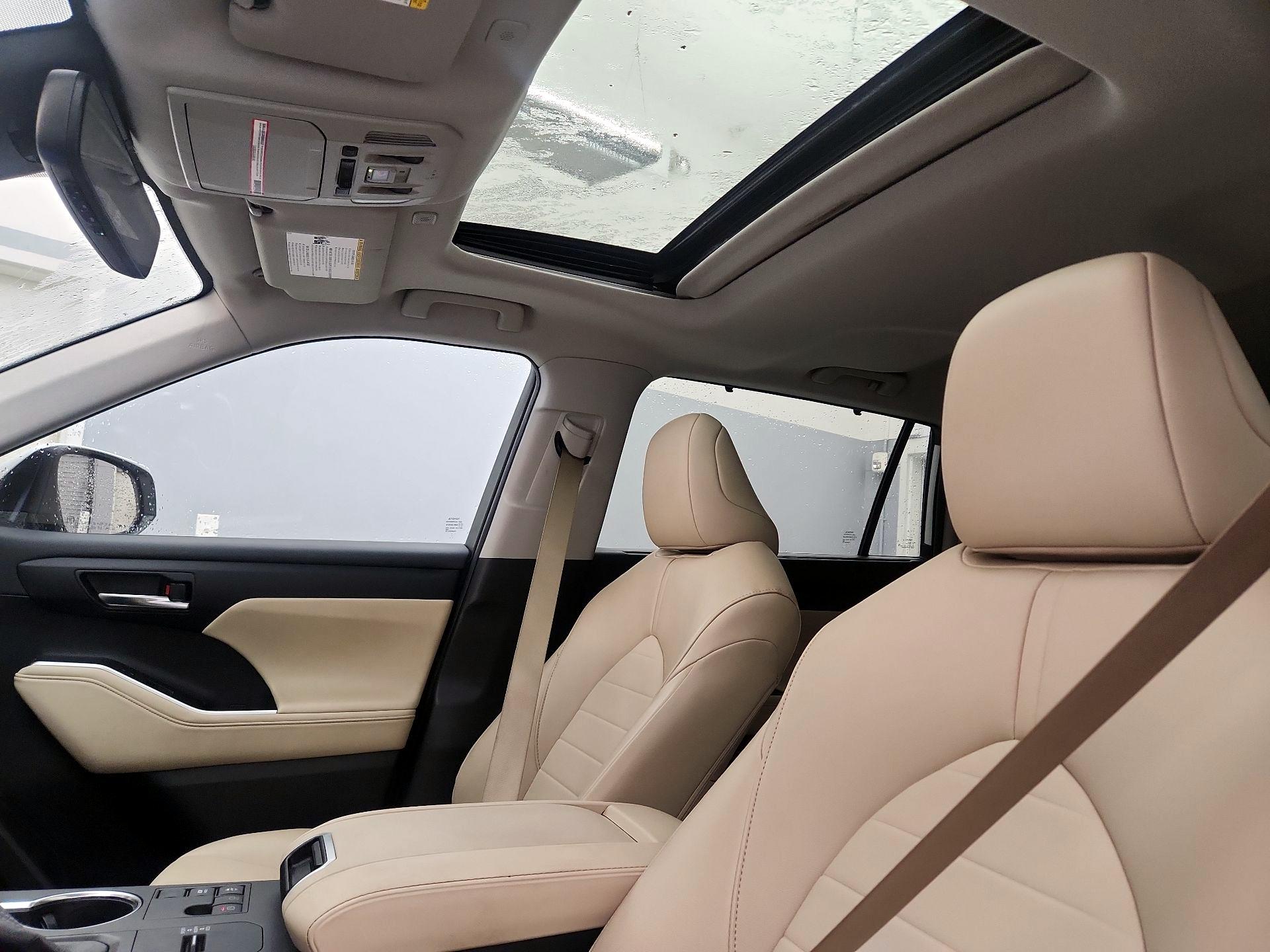 Thumbnail: 2023 Toyota Highlander - 19