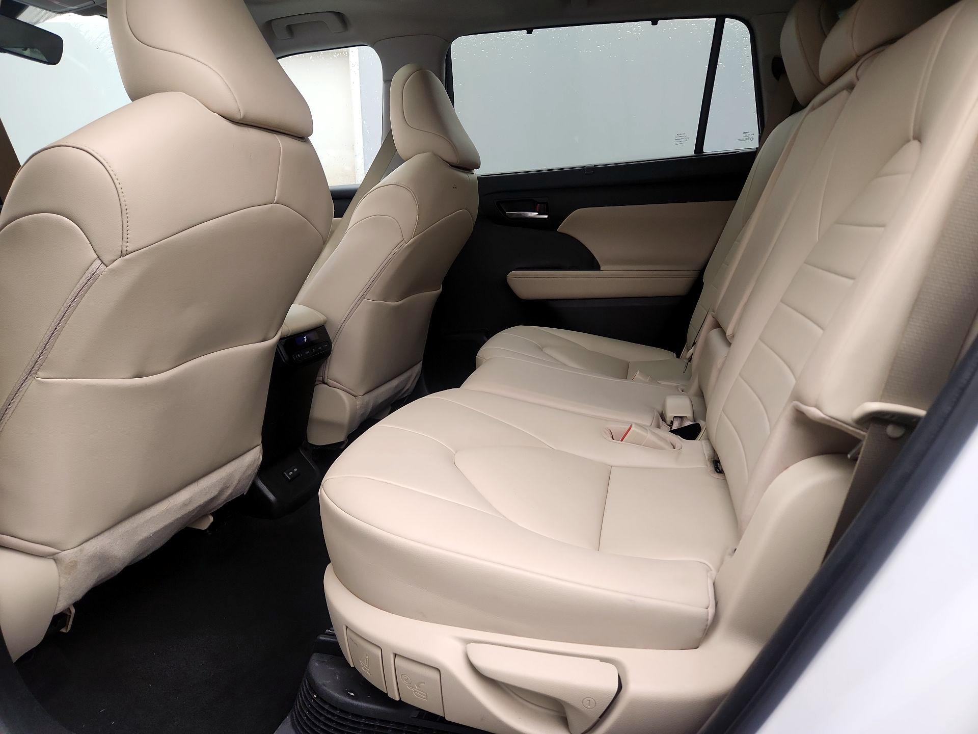 Thumbnail: 2023 Toyota Highlander - 20