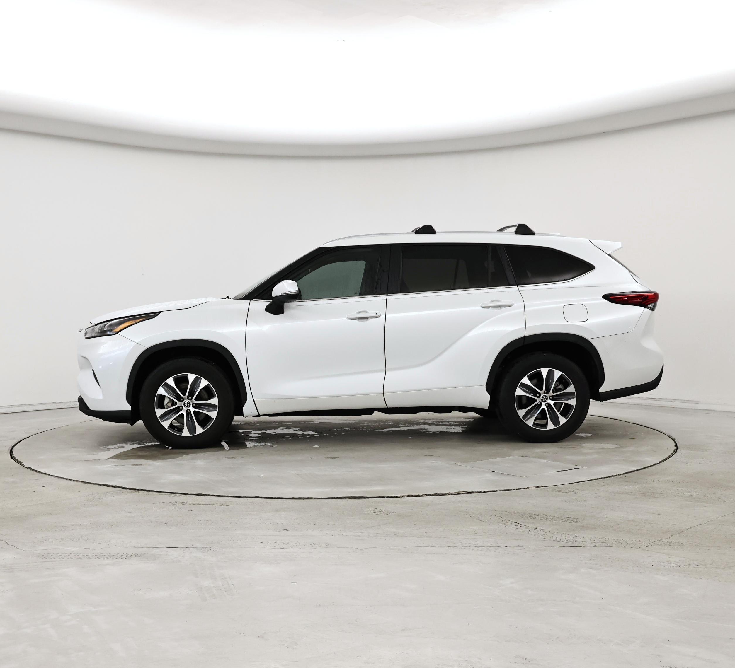 Thumbnail: 2023 Toyota Highlander - 3