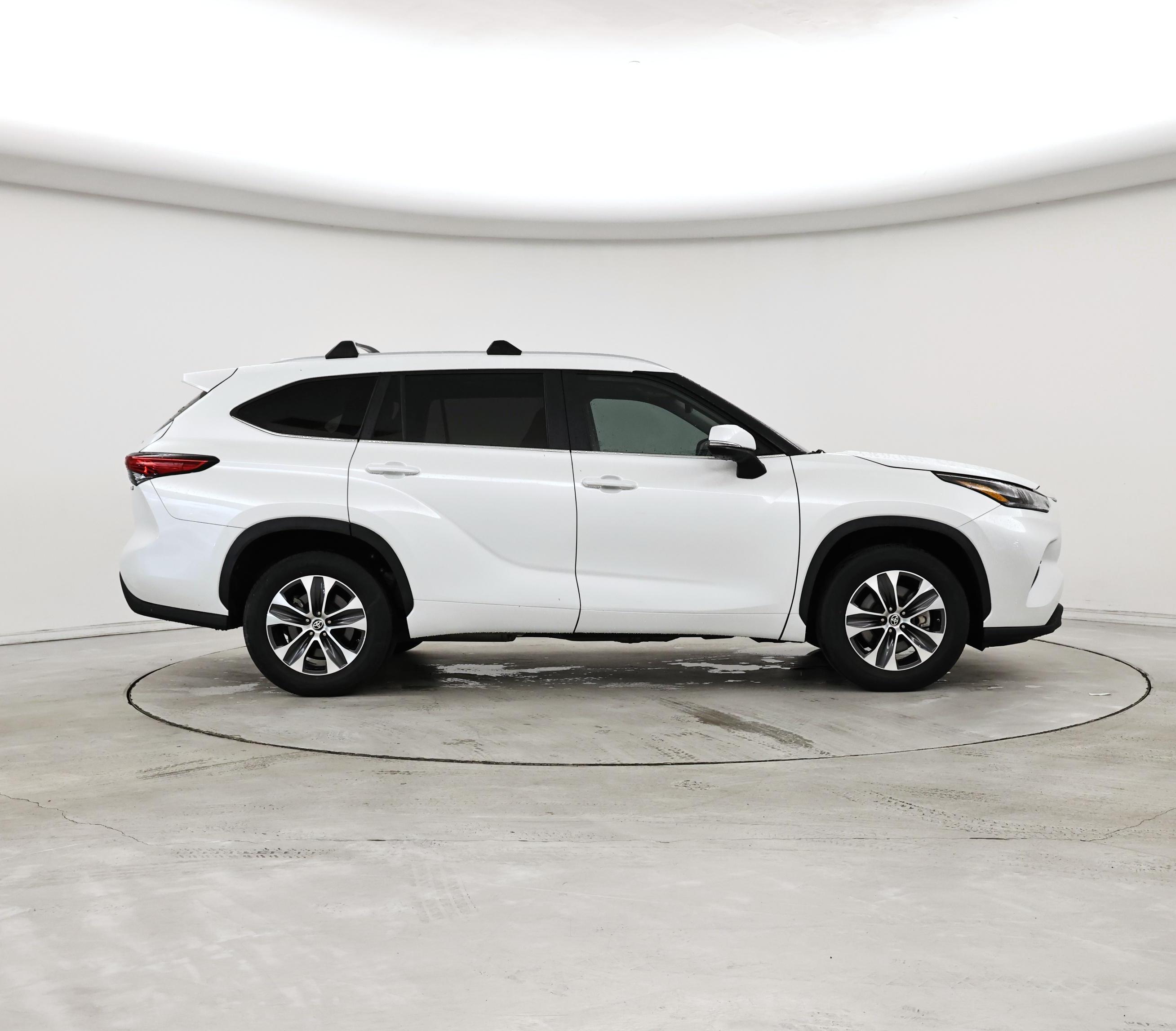 Thumbnail: 2023 Toyota Highlander - 7