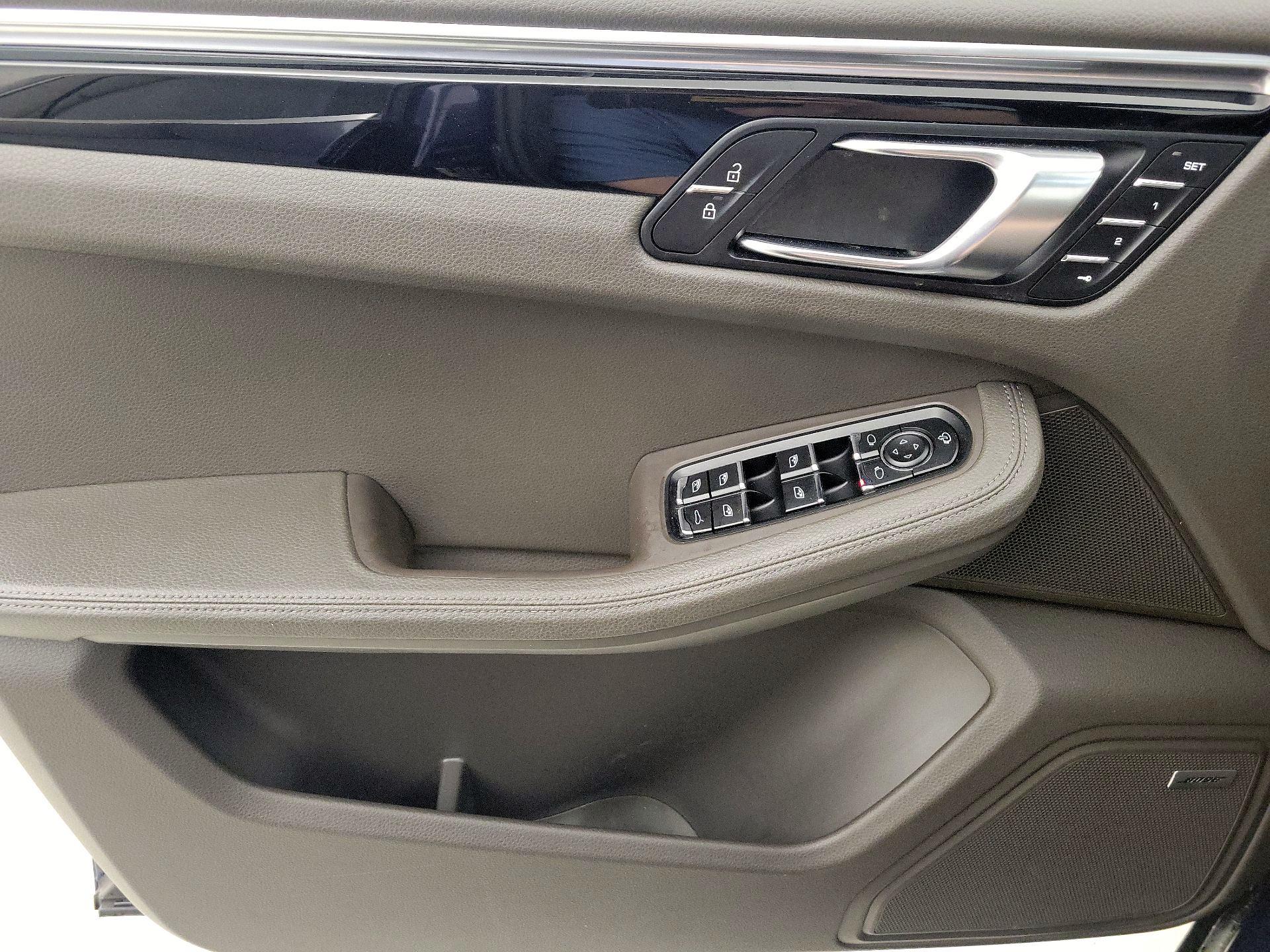 Thumbnail: 2022 Porsche Macan - 12