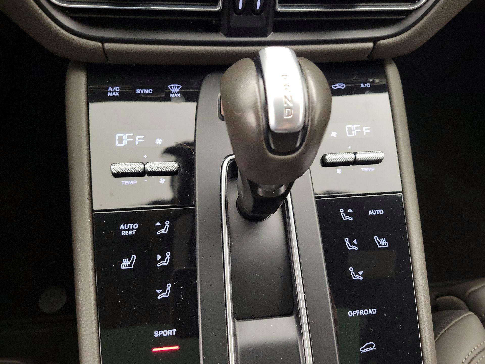 Thumbnail: 2022 Porsche Macan - 17