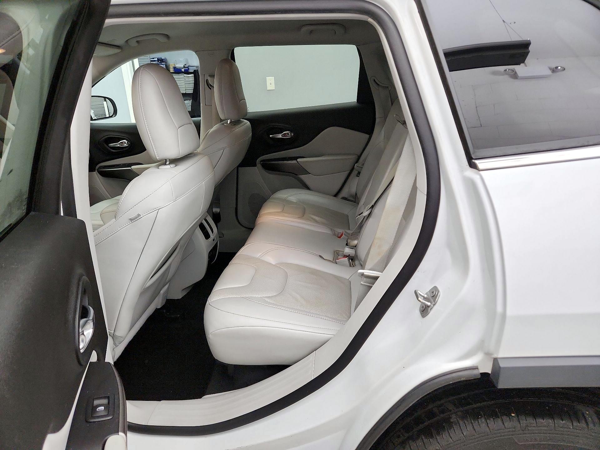 Thumbnail: 2020 Jeep Cherokee - 20