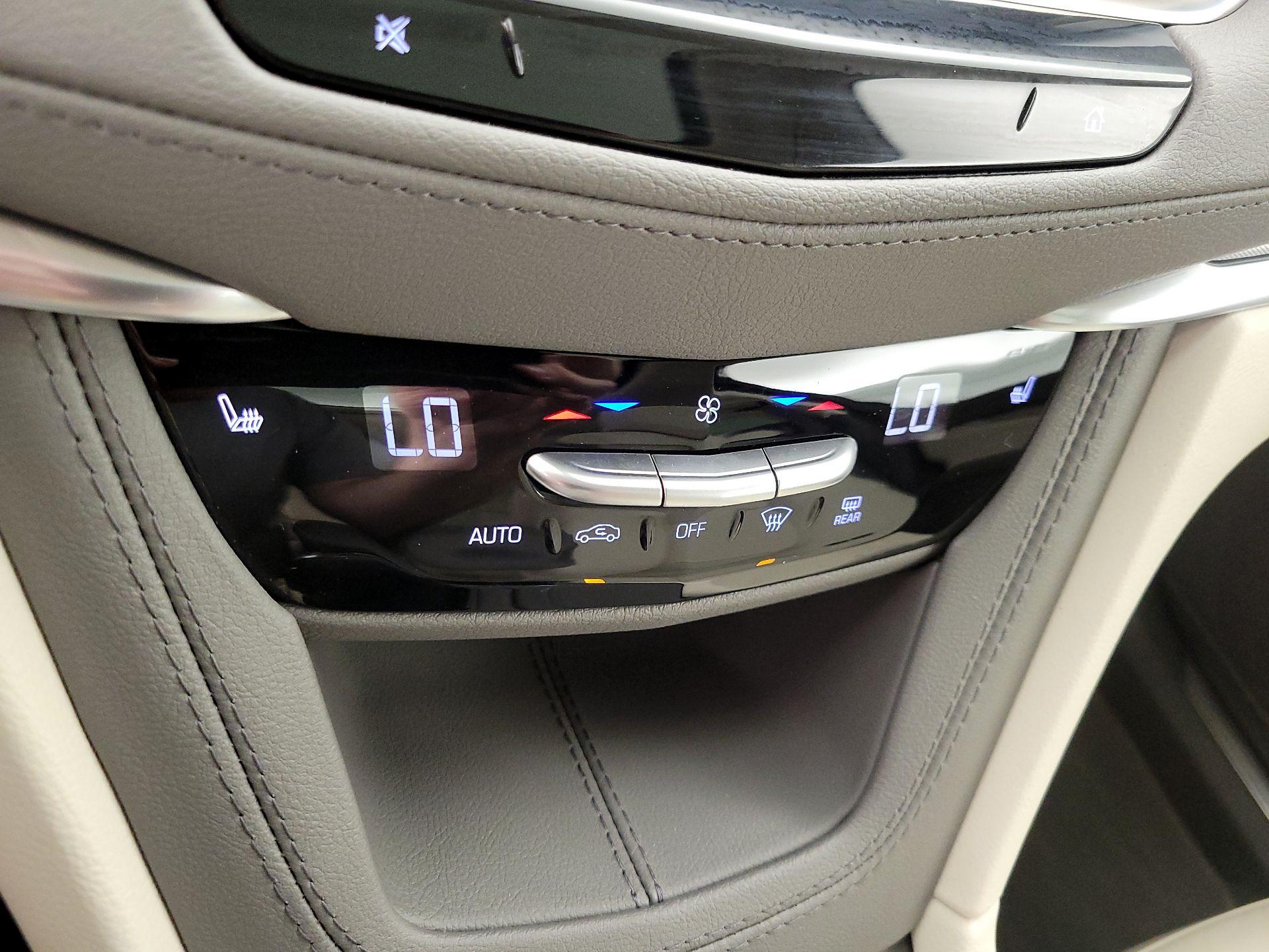 Thumbnail: 2024 Cadillac XT5 - 17