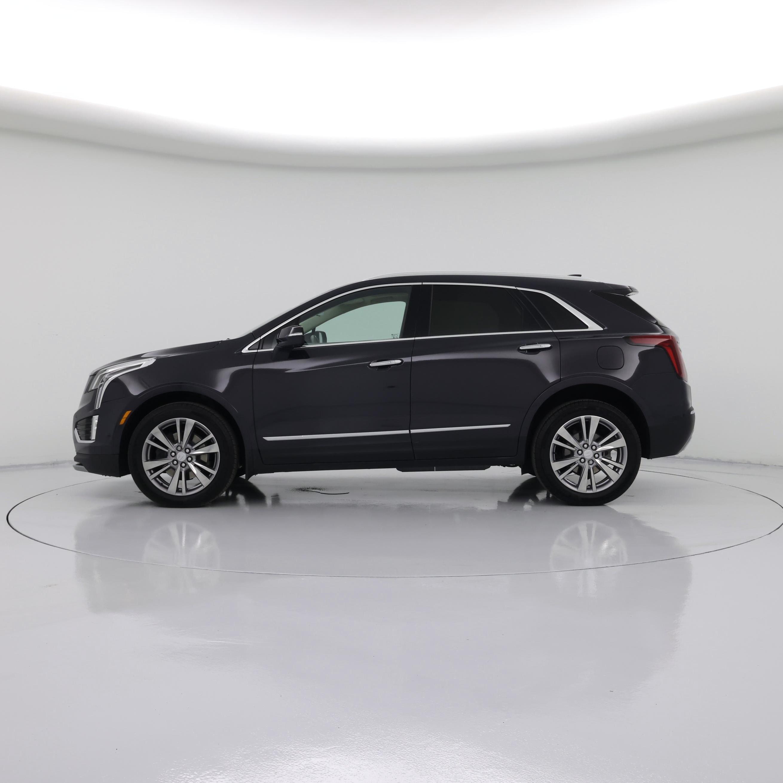 Thumbnail: 2024 Cadillac XT5 - 3