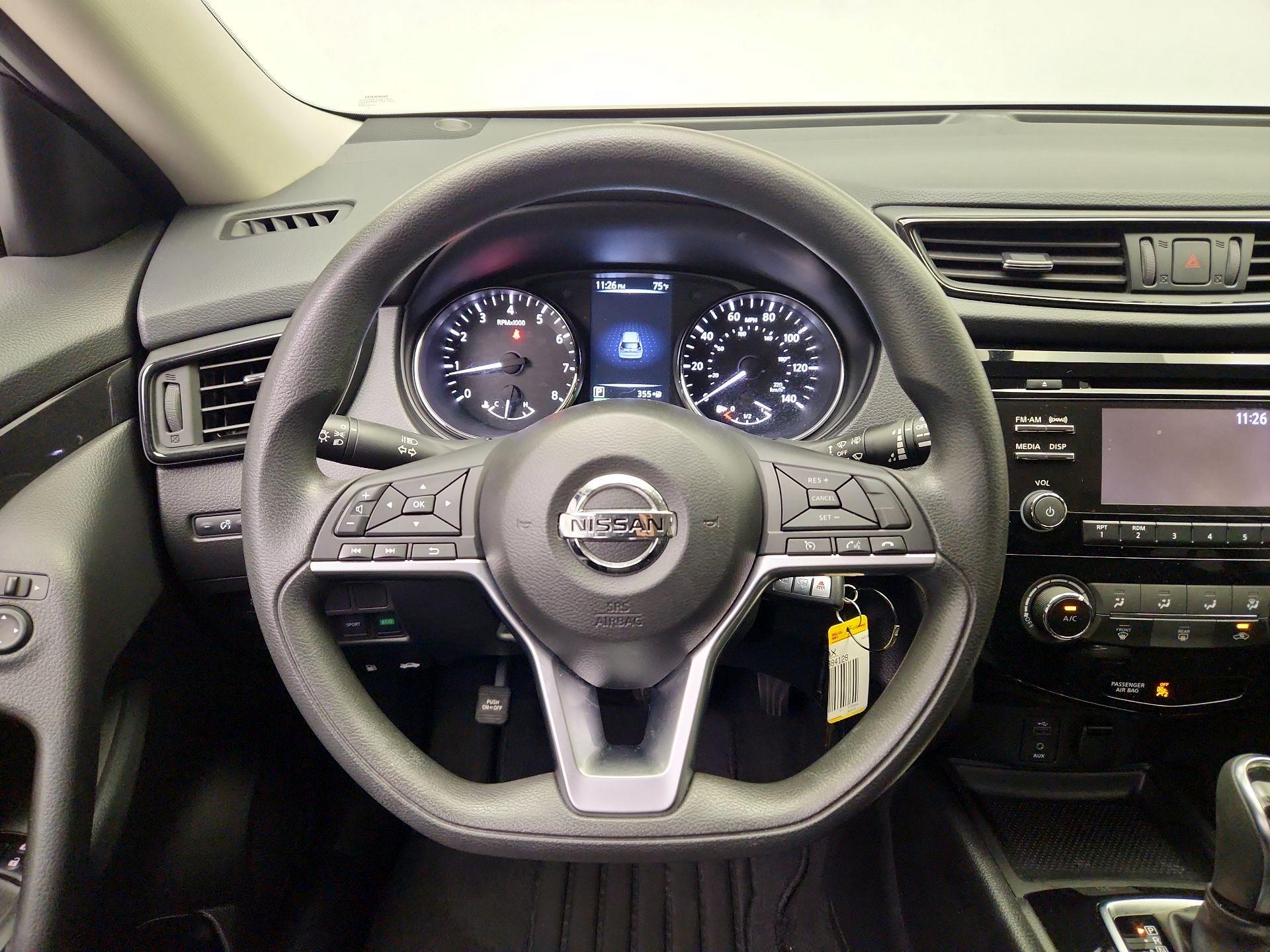Thumbnail: 2017 Nissan Rogue - 10