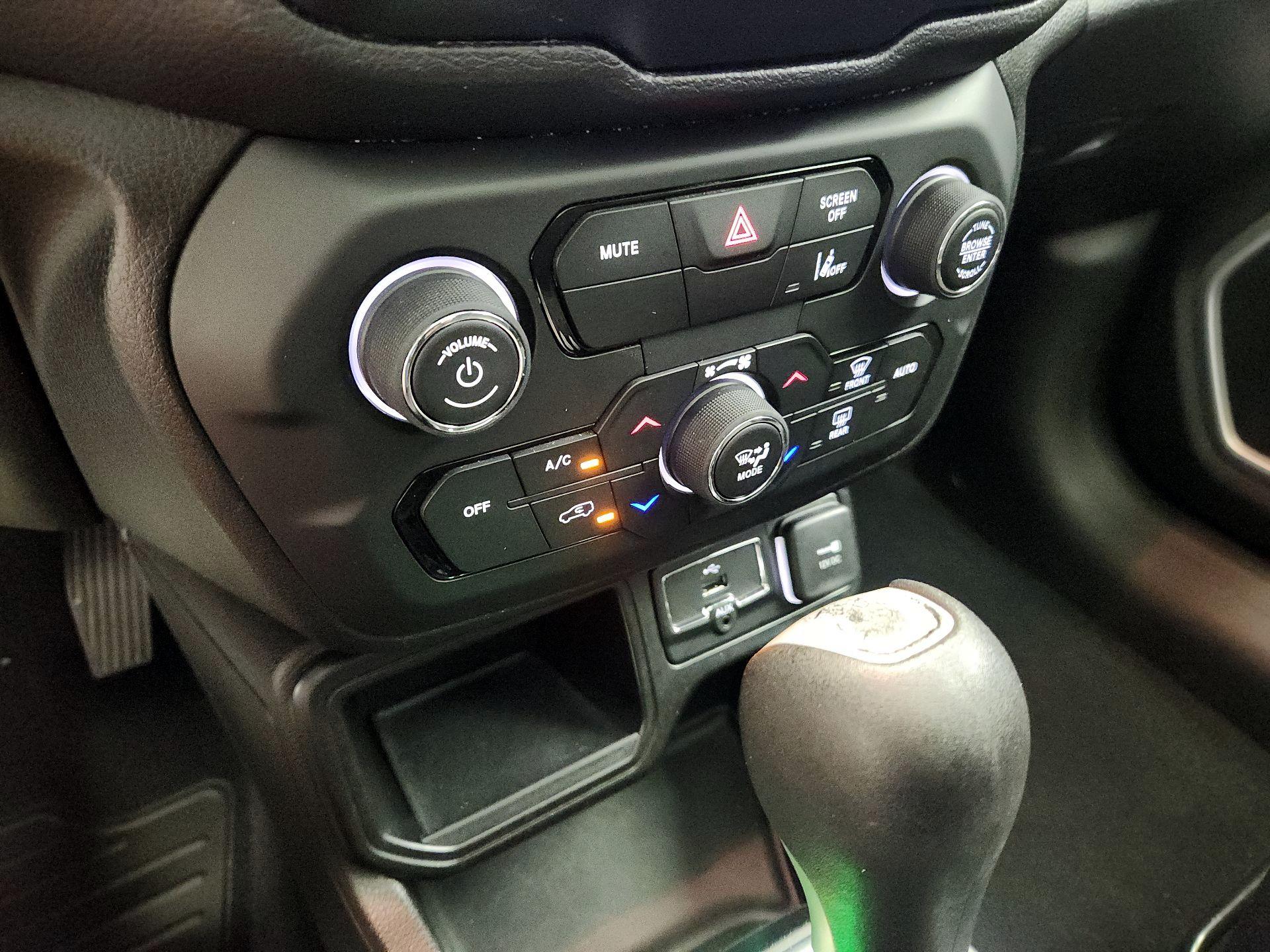 Thumbnail: 2021 Jeep Renegade - 16