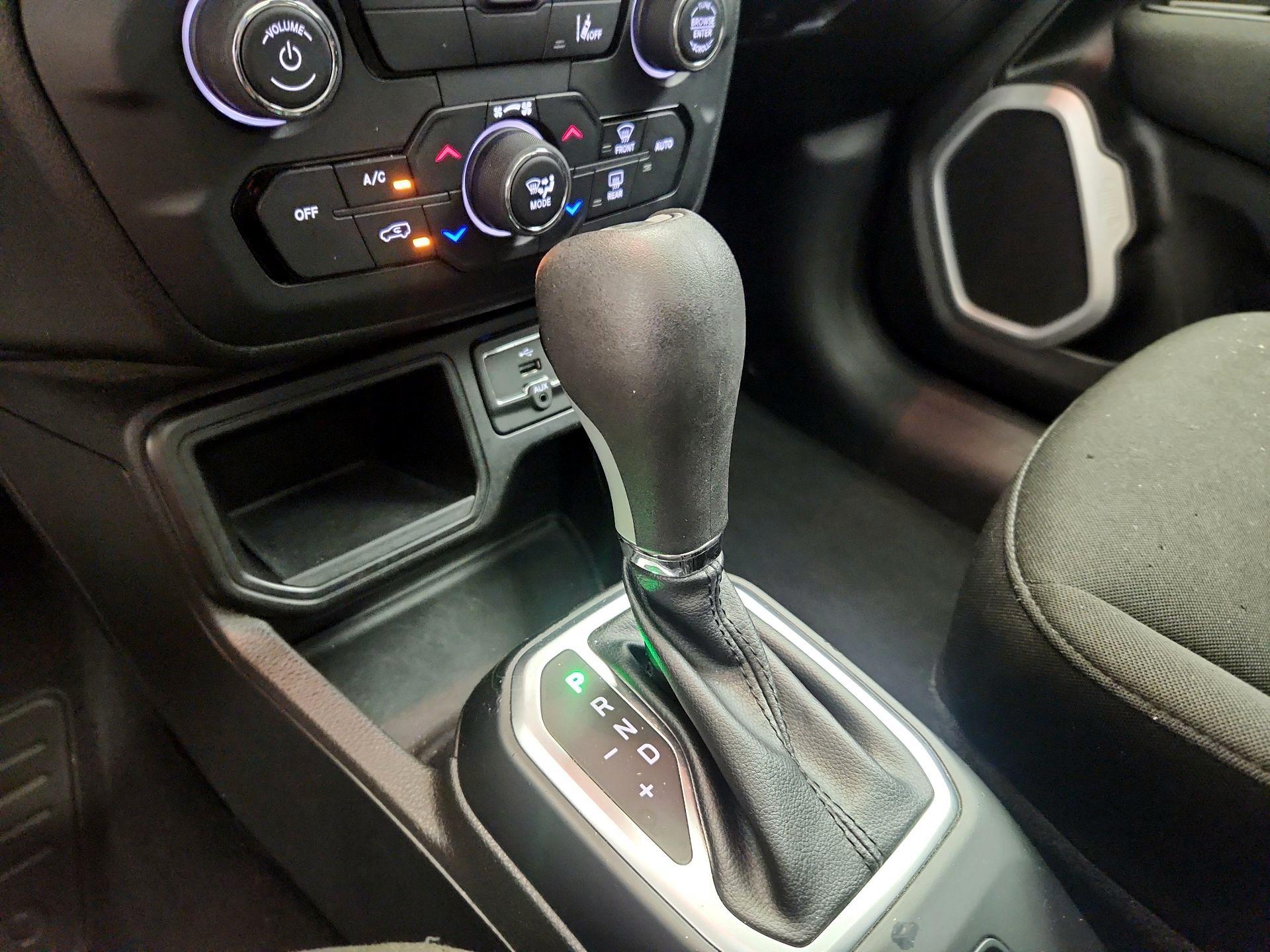 Thumbnail: 2021 Jeep Renegade - 17