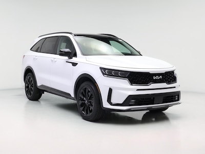 White 2023 Kia Sorento SX