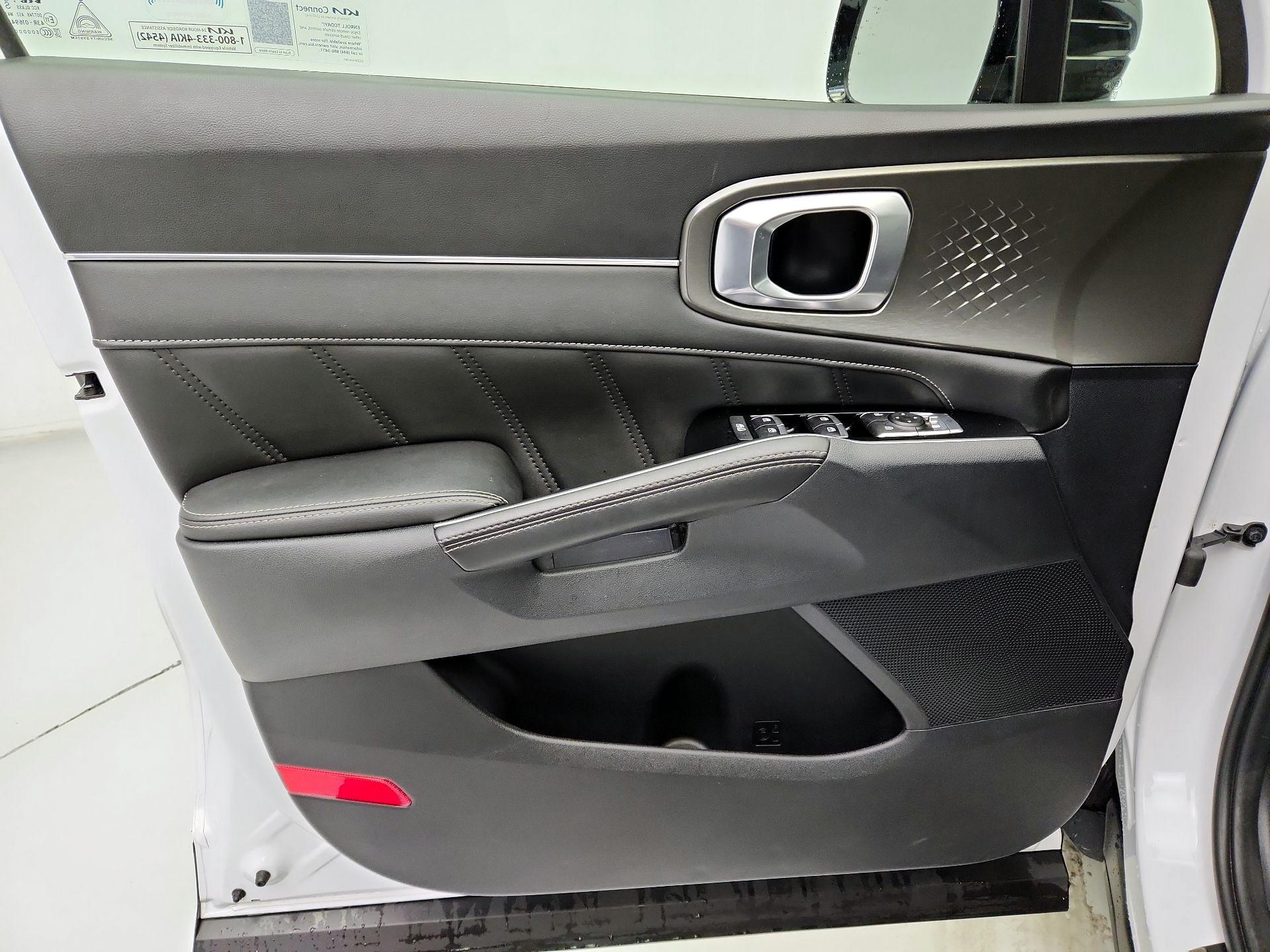 Thumbnail: 2023 Kia Sorento - 12