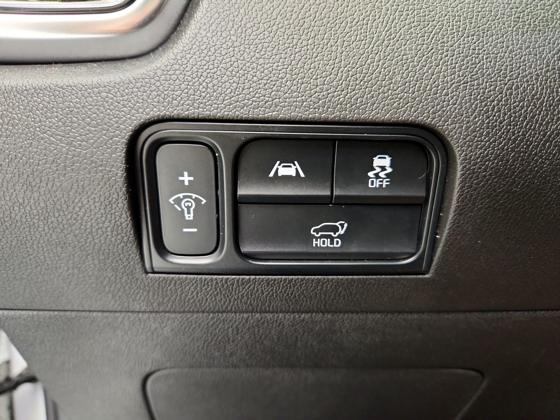 Thumbnail: 2023 Kia Sorento - 13