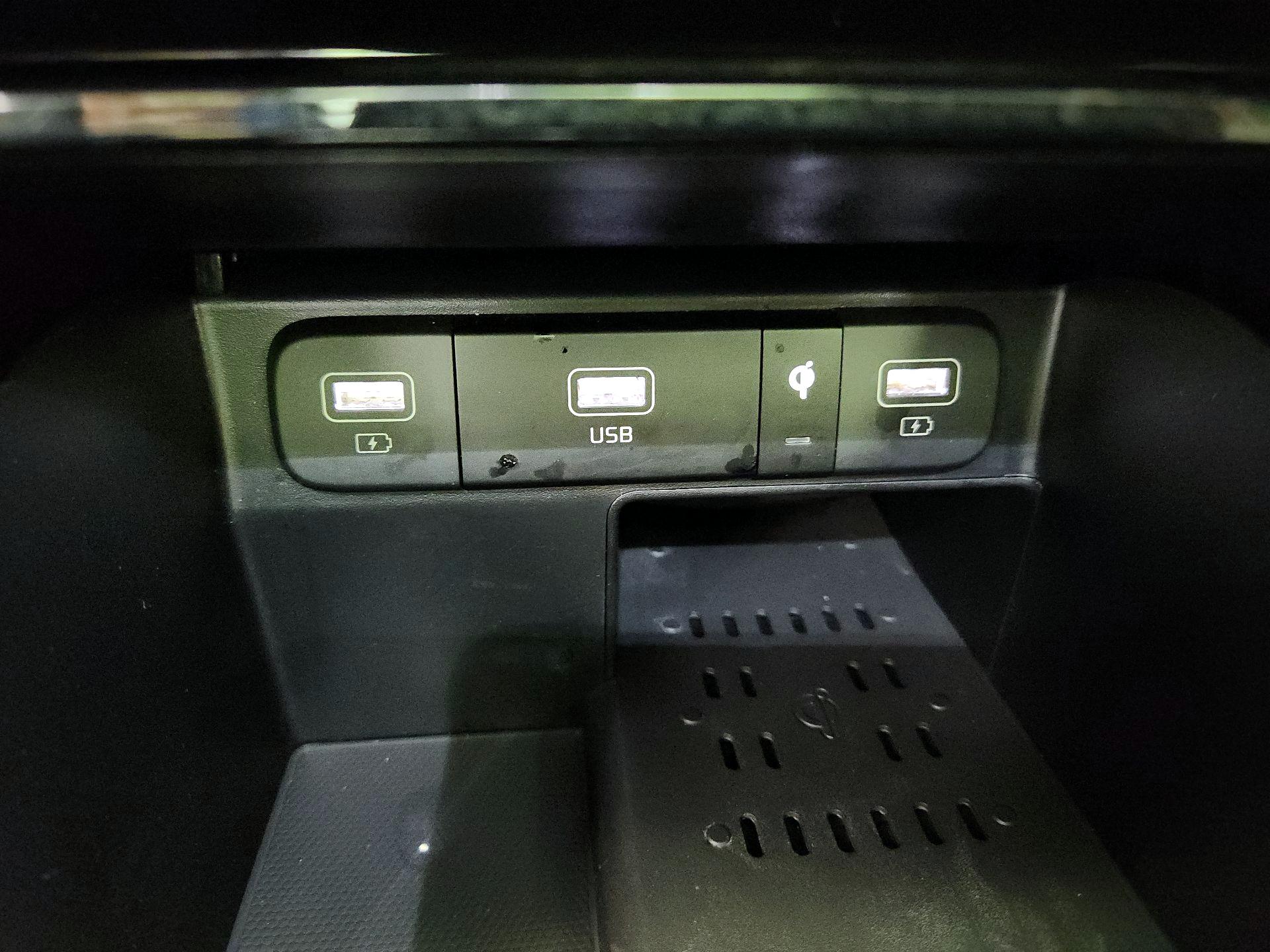 Thumbnail: 2023 Kia Sorento - 19