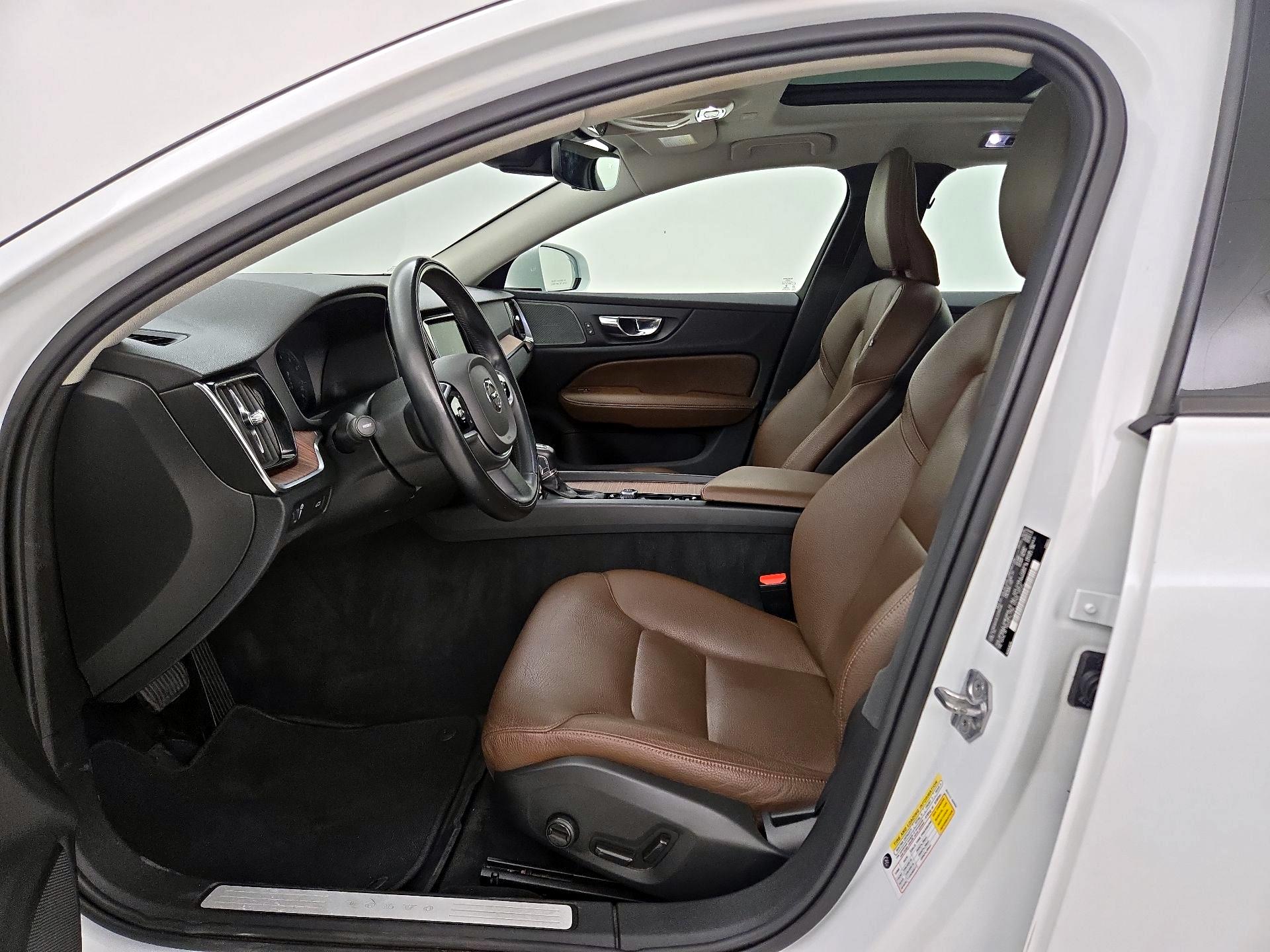 Thumbnail: 2020 Volvo V60 - 11