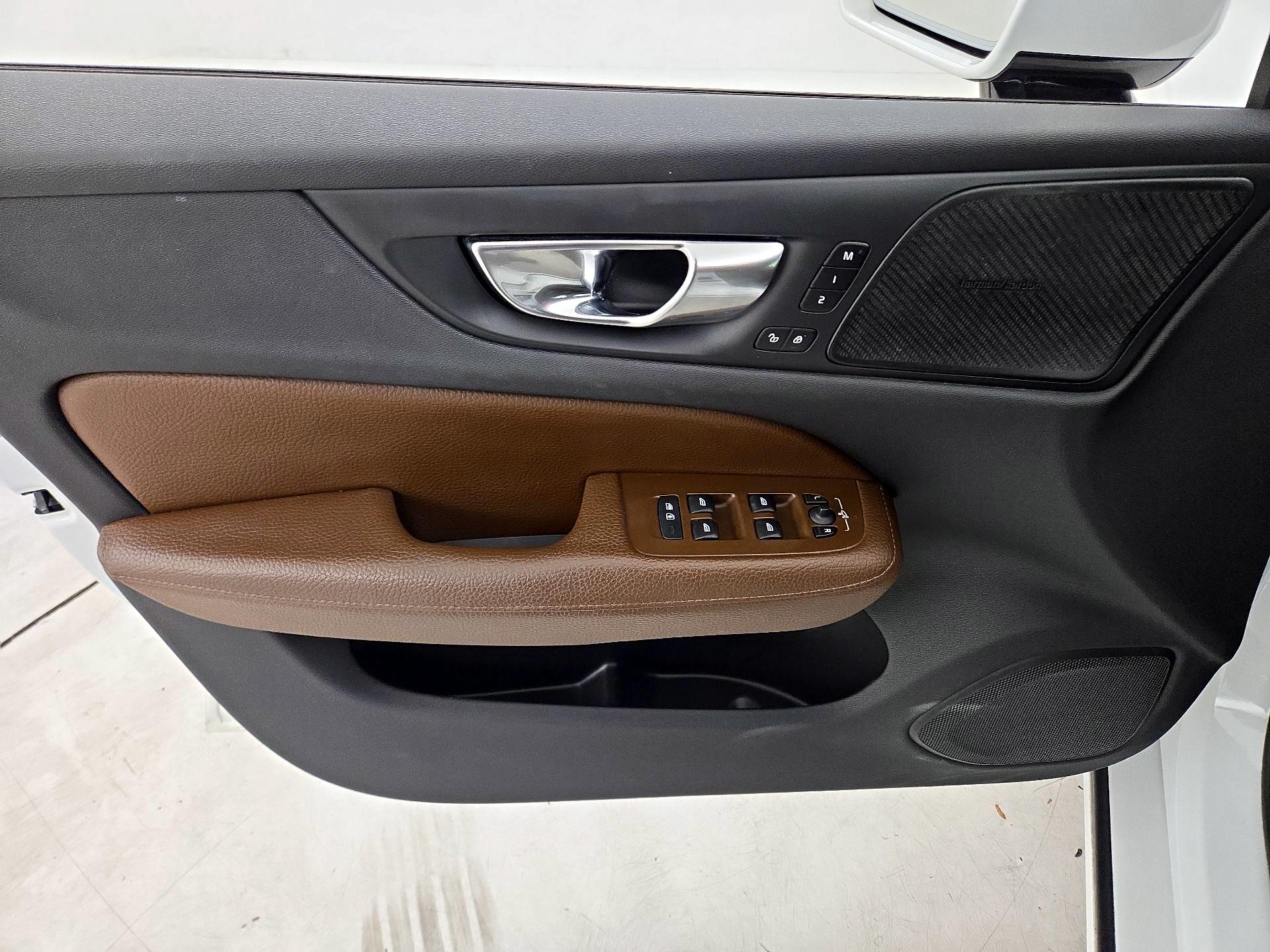 Thumbnail: 2020 Volvo V60 - 12