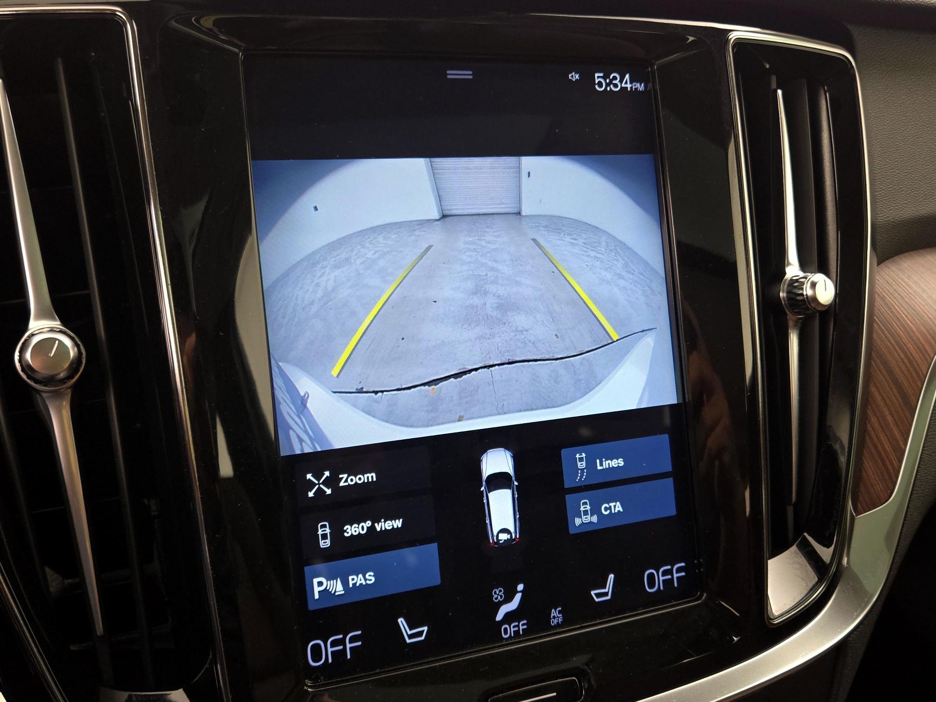 Thumbnail: 2020 Volvo V60 - 15