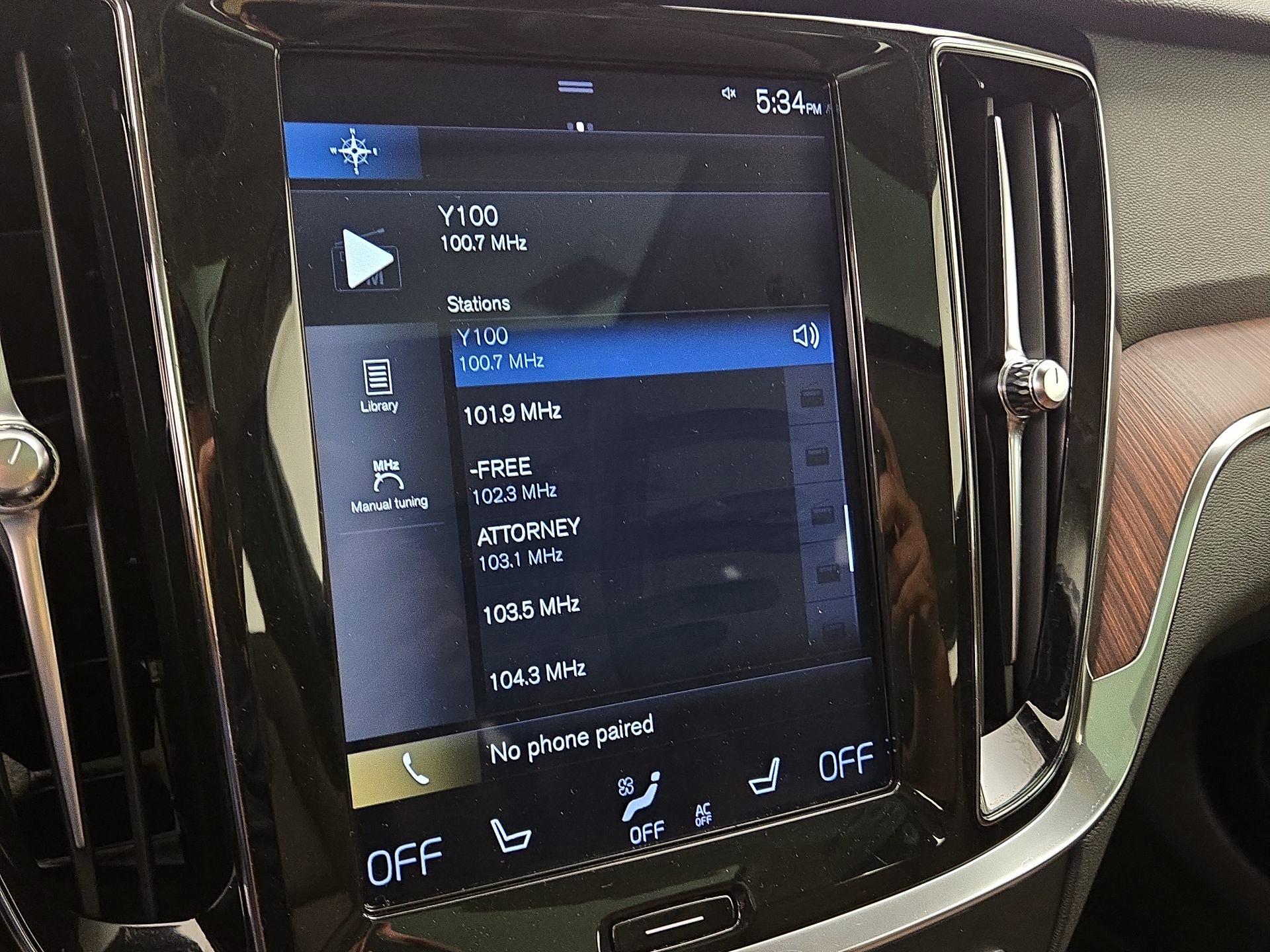 Thumbnail: 2020 Volvo V60 - 16