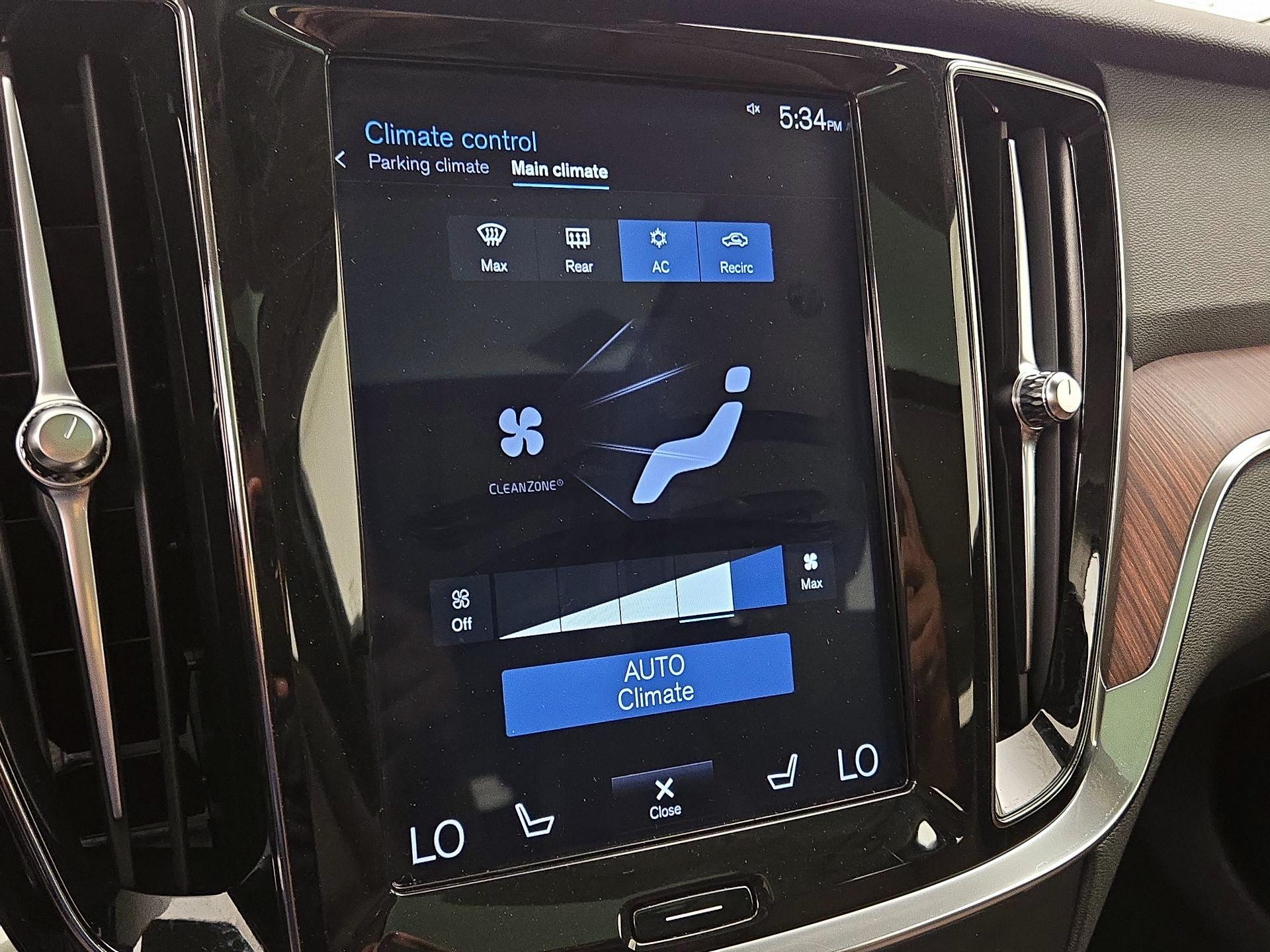 Thumbnail: 2020 Volvo V60 - 17