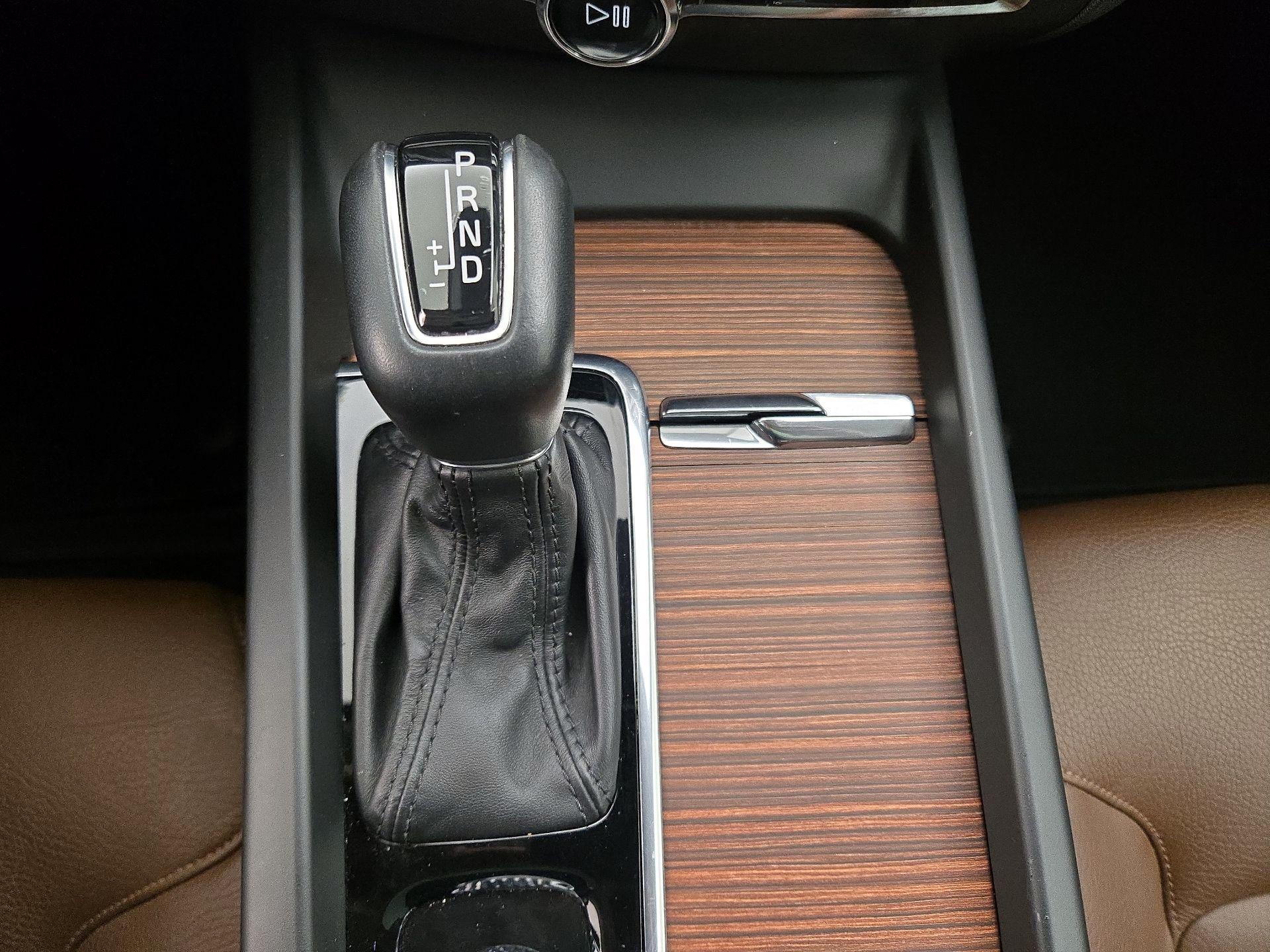 Thumbnail: 2020 Volvo V60 - 18