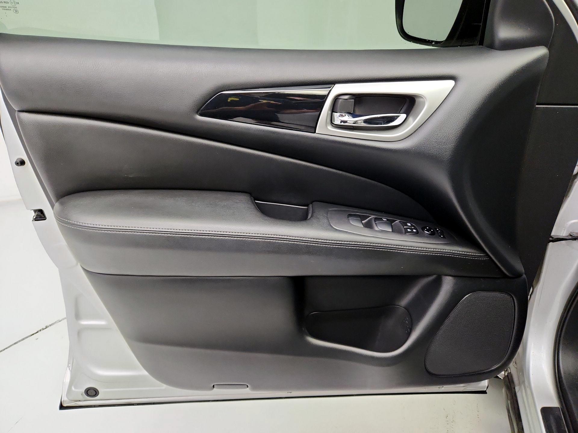 Thumbnail: 2020 Nissan Pathfinder - 12