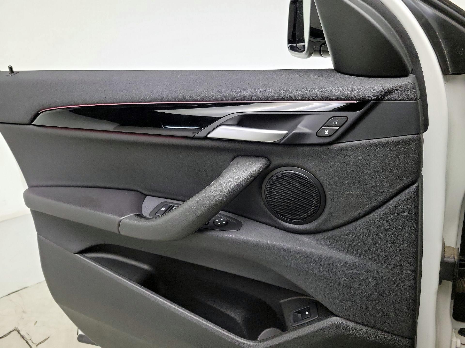 Thumbnail: 2023 BMW X2 - 12