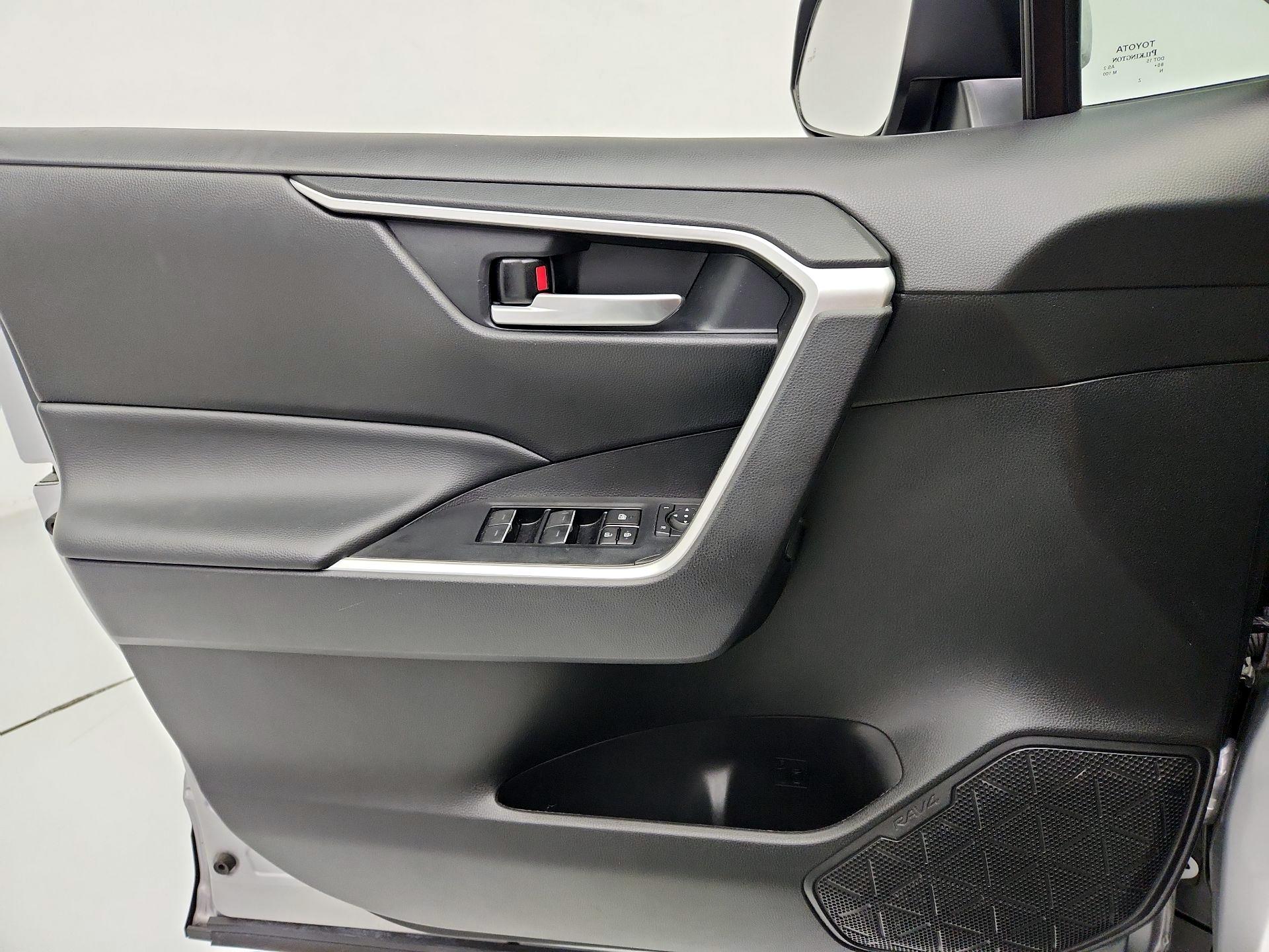 Thumbnail: 2023 Toyota RAV4 - 12