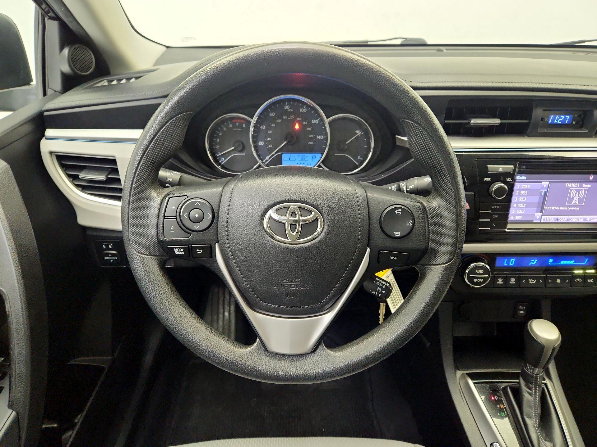 Thumbnail: 2015 Toyota Corolla - 10