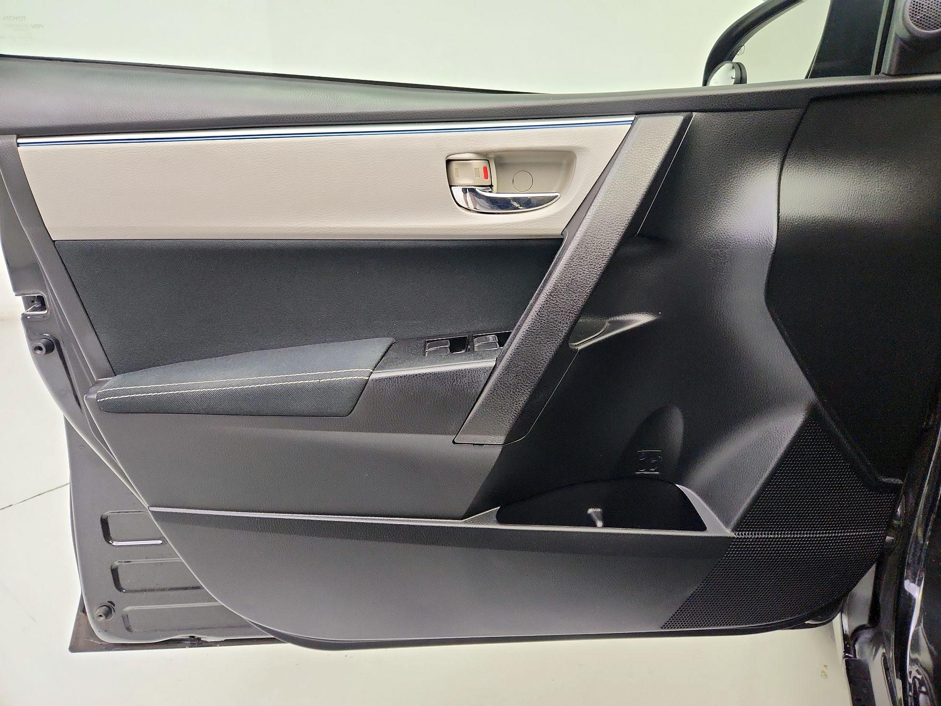 Thumbnail: 2015 Toyota Corolla - 12