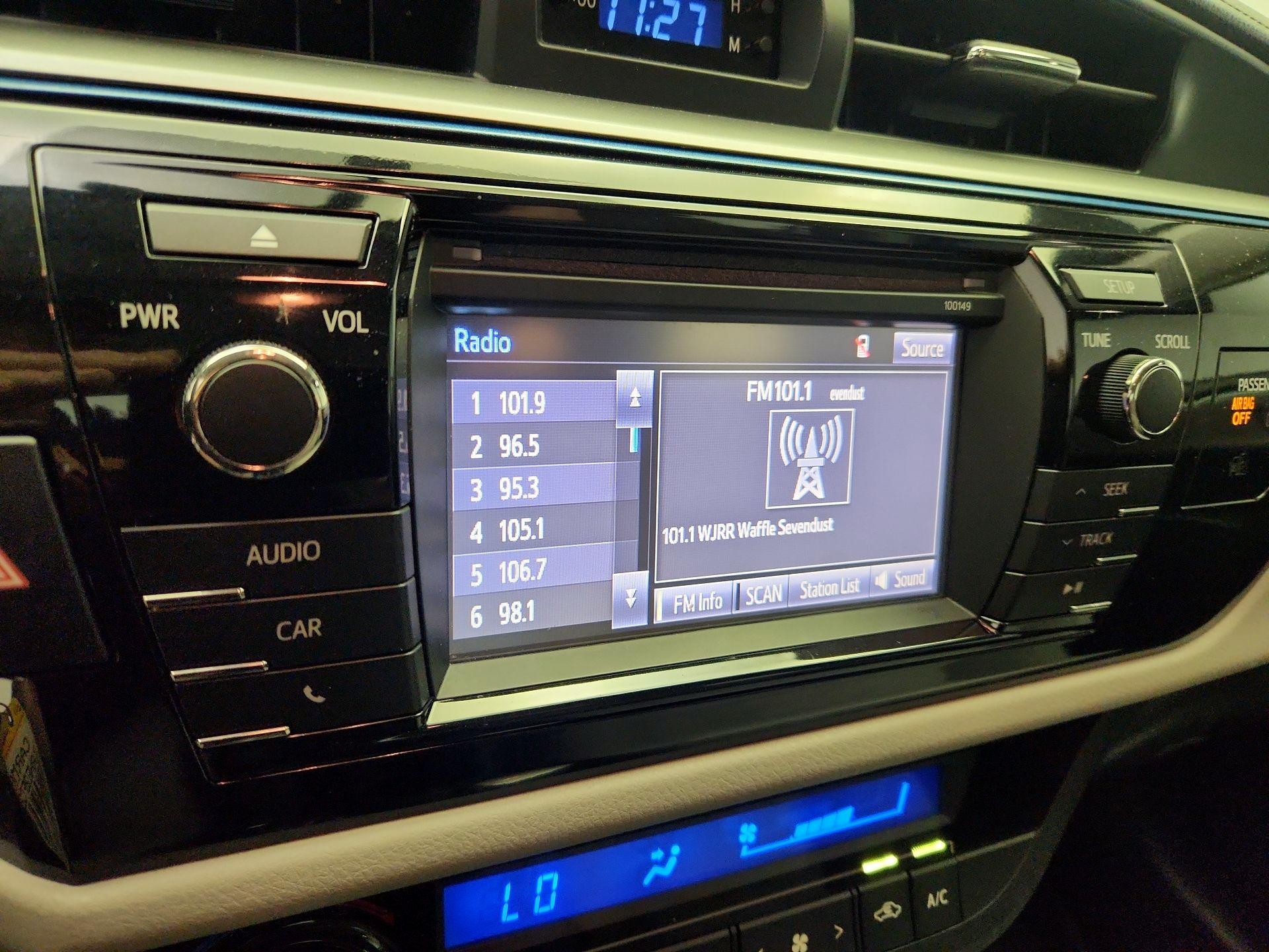 Thumbnail: 2015 Toyota Corolla - 15