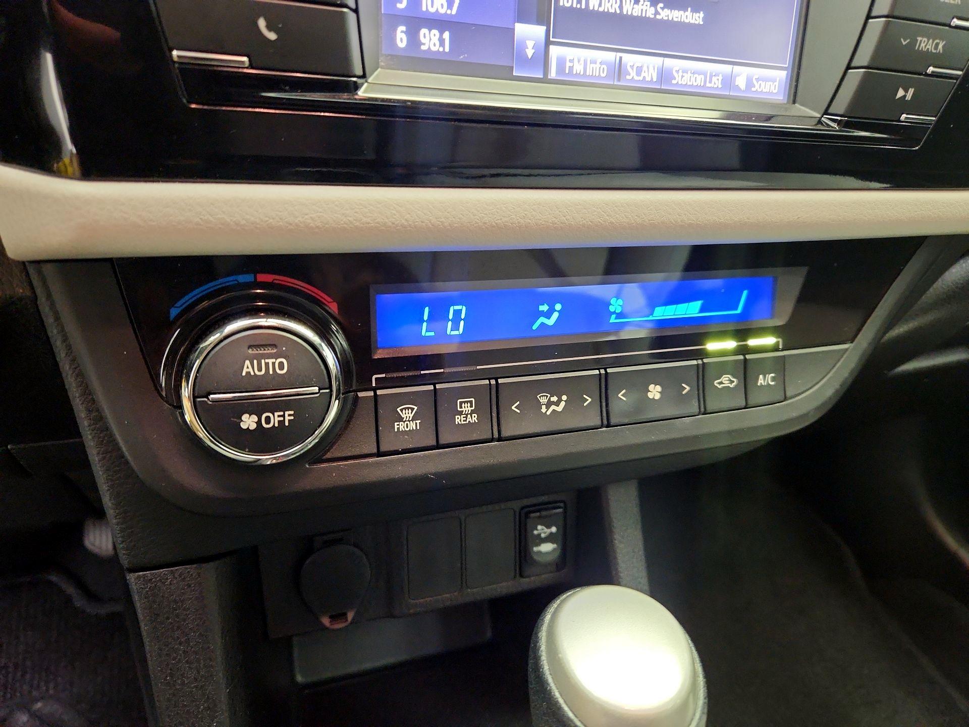 Thumbnail: 2015 Toyota Corolla - 16