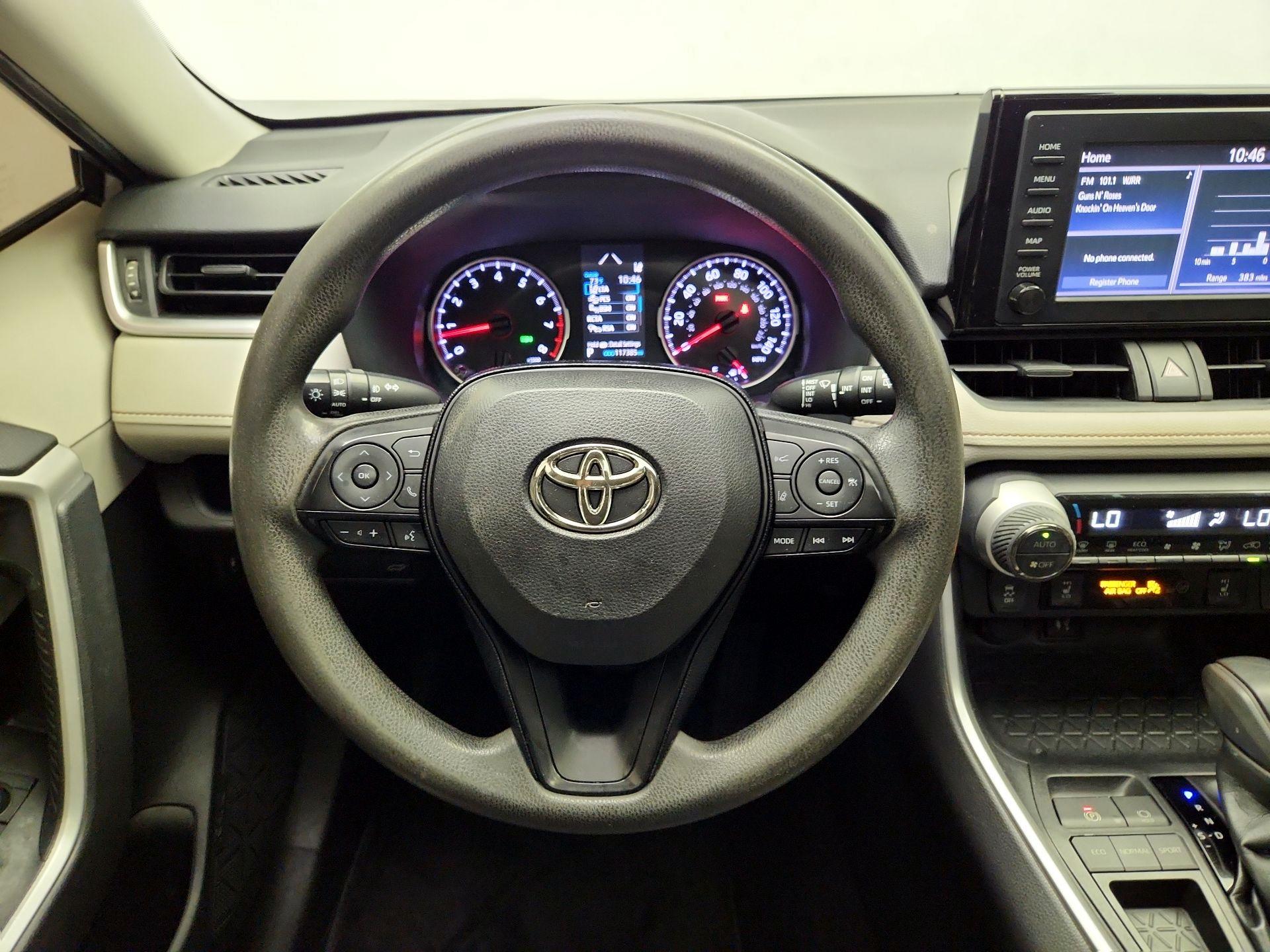 Thumbnail: 2019 Toyota RAV4 - 10