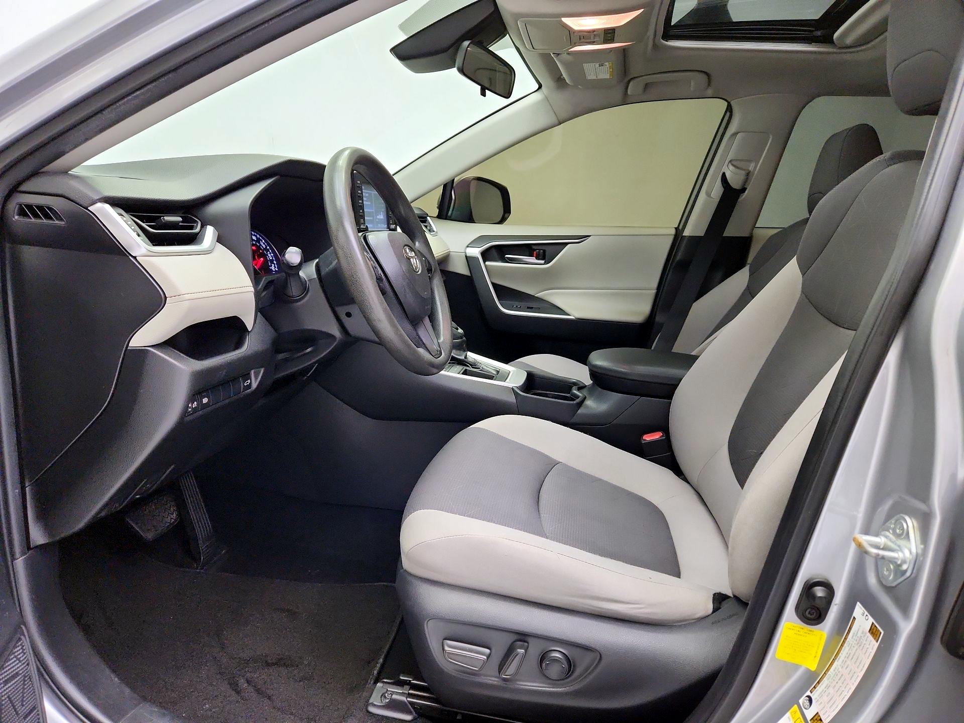 Thumbnail: 2019 Toyota RAV4 - 11