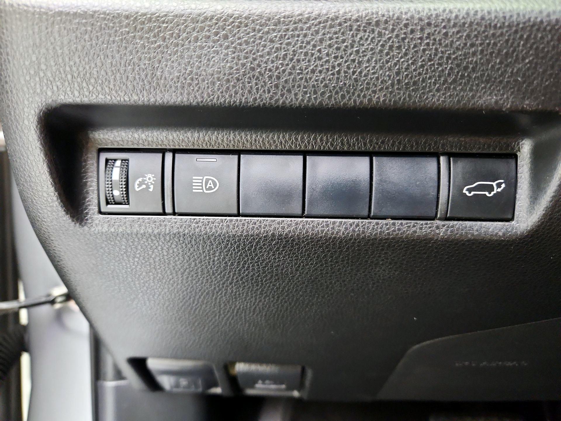 Thumbnail: 2019 Toyota RAV4 - 13