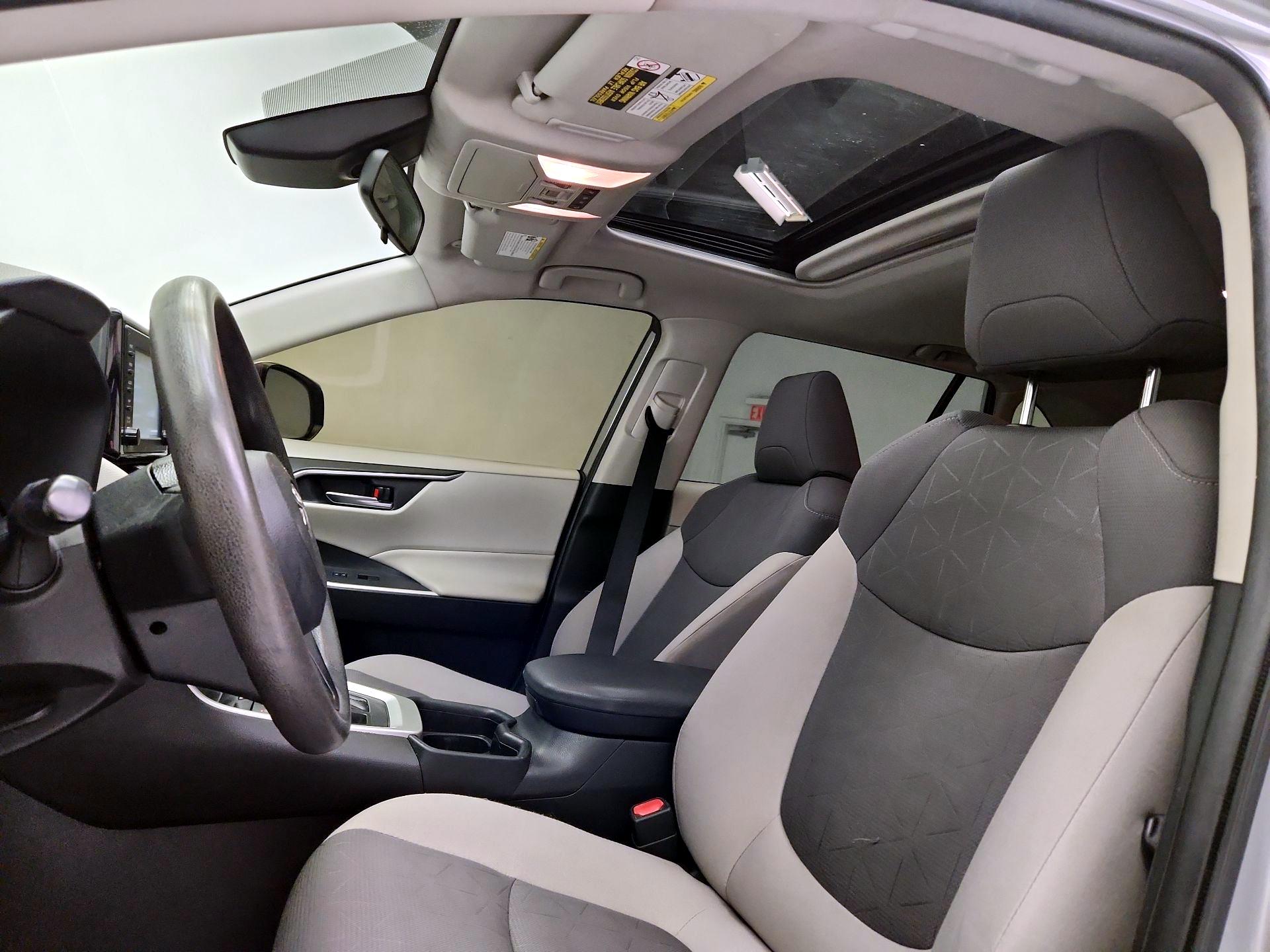 Thumbnail: 2019 Toyota RAV4 - 19