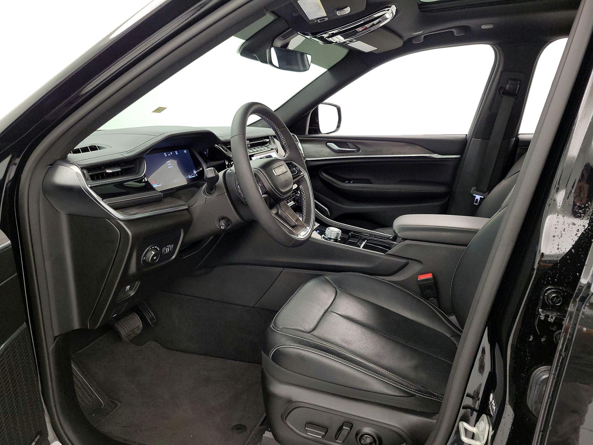 Thumbnail: 2023 Jeep Grand Cherokee - 11