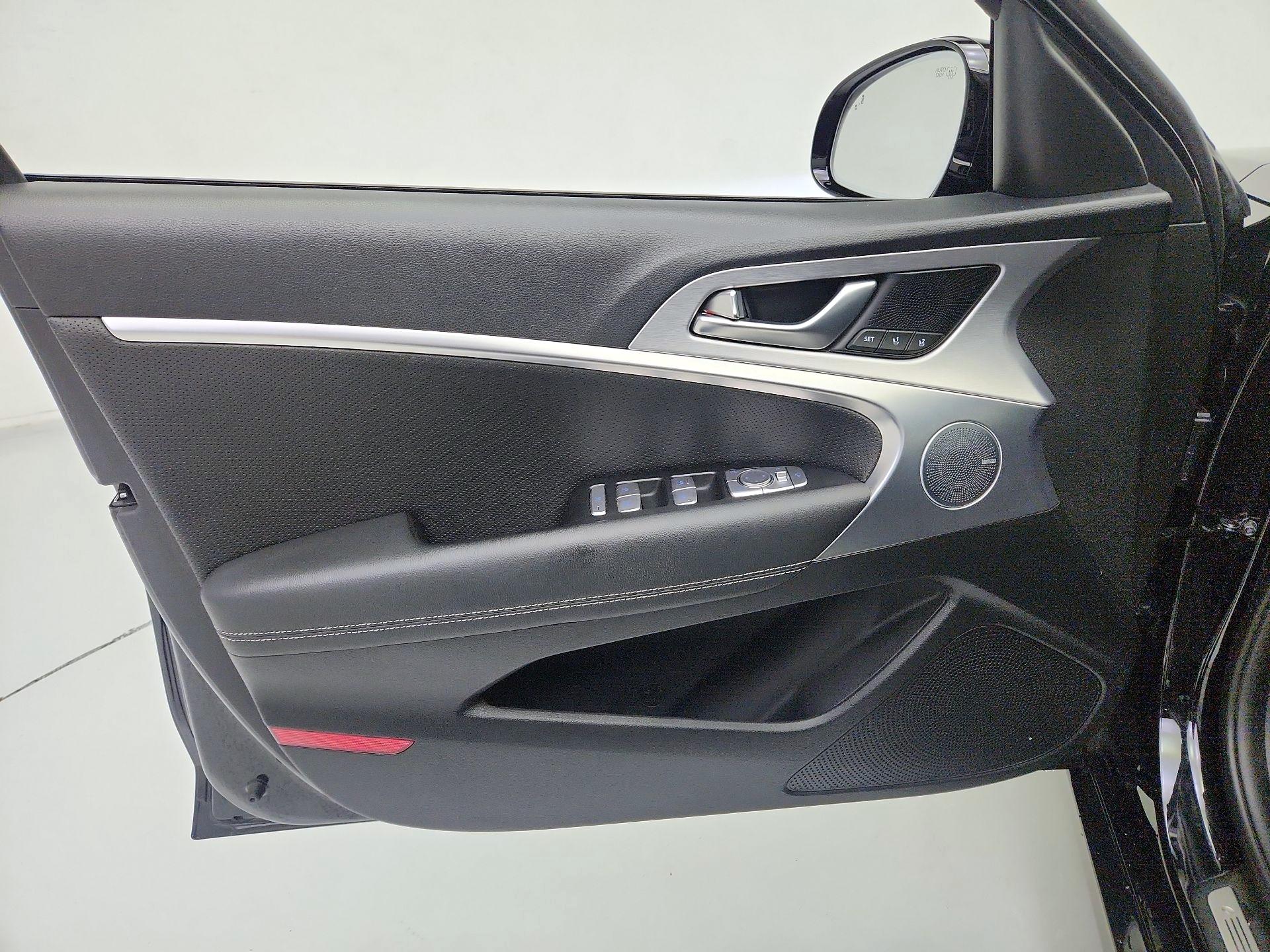 Thumbnail: 2020 Genesis G70 - 12