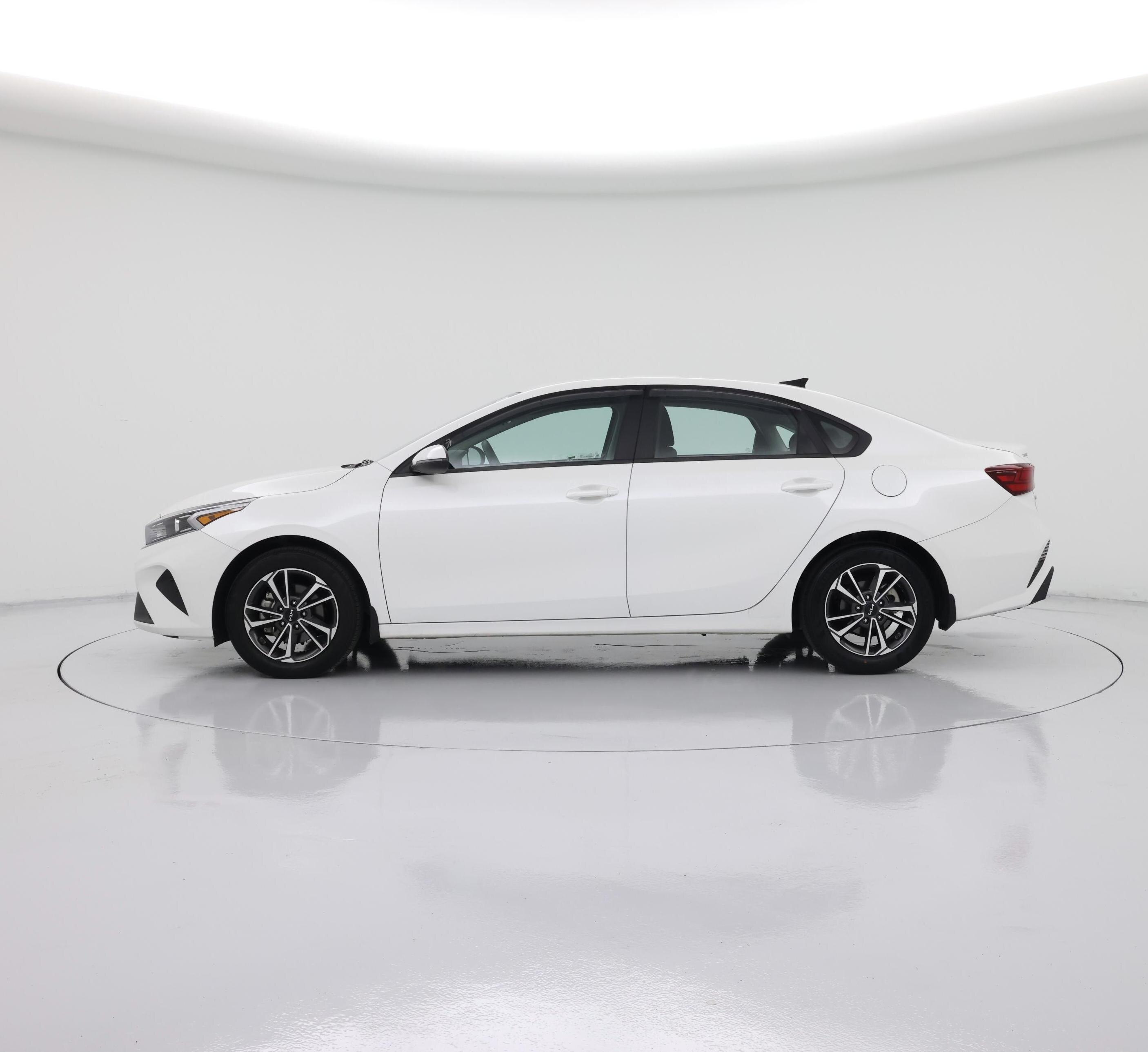 Thumbnail: 2023 Kia Forte - 3