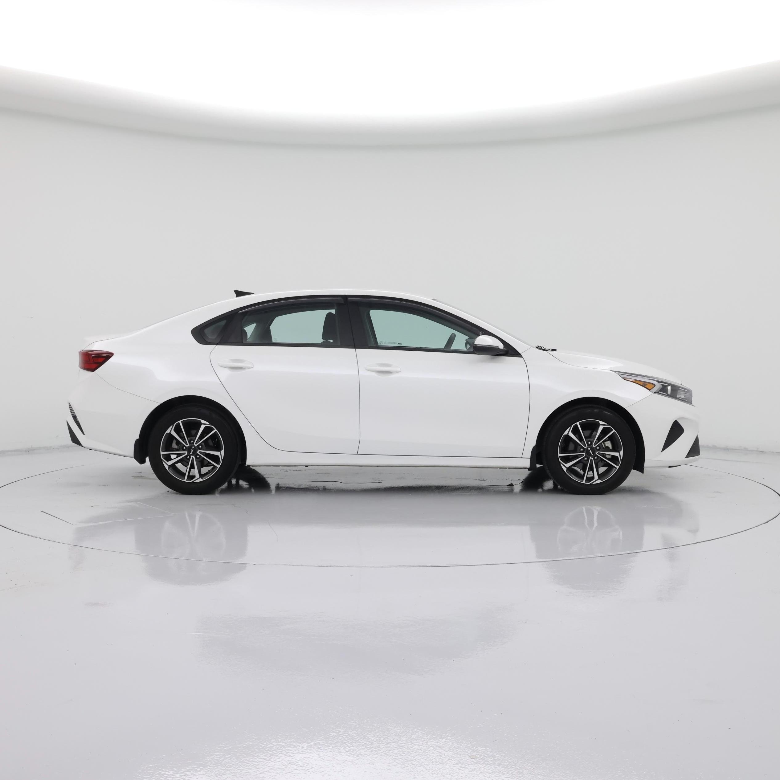 Thumbnail: 2023 Kia Forte - 7