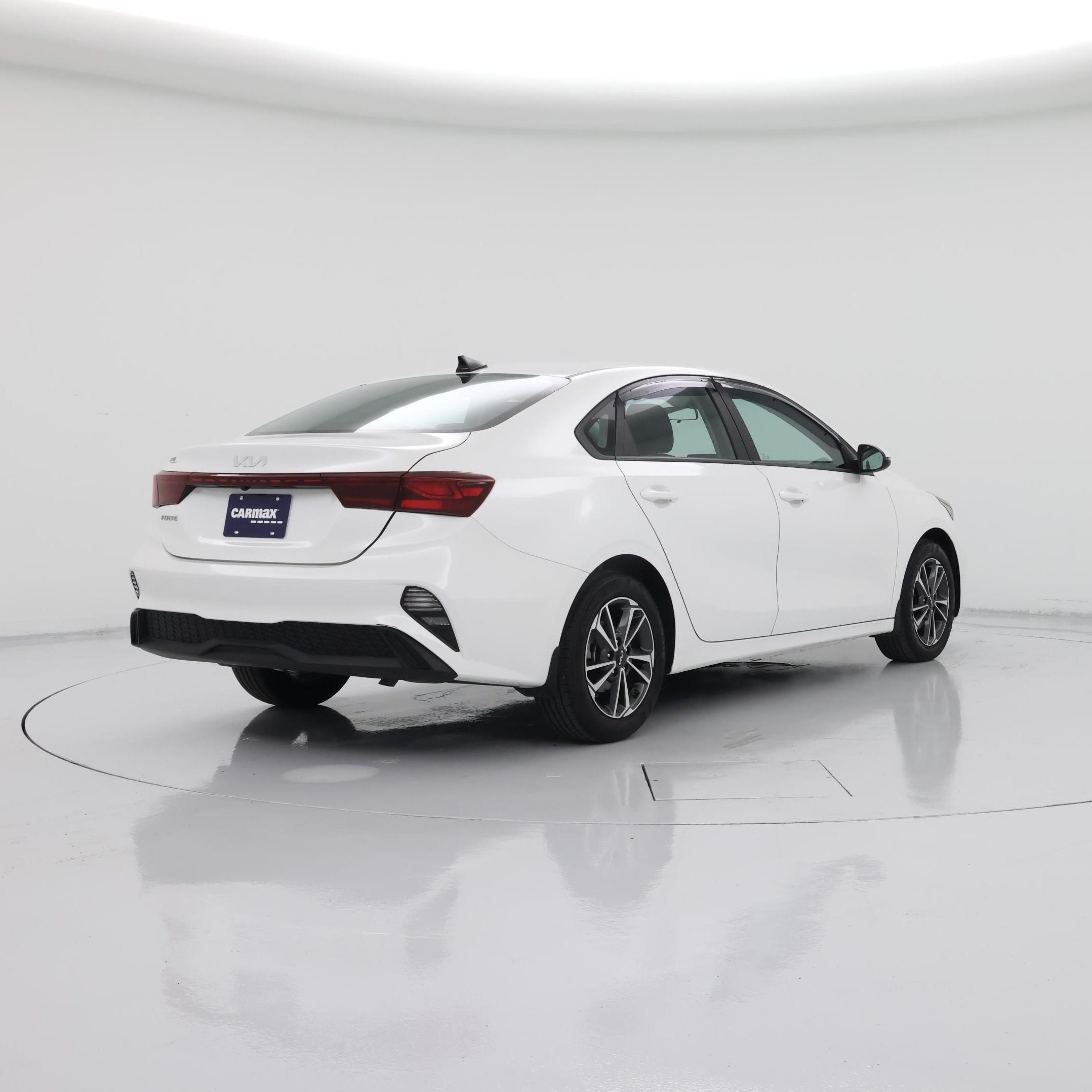 Thumbnail: 2023 Kia Forte - 8