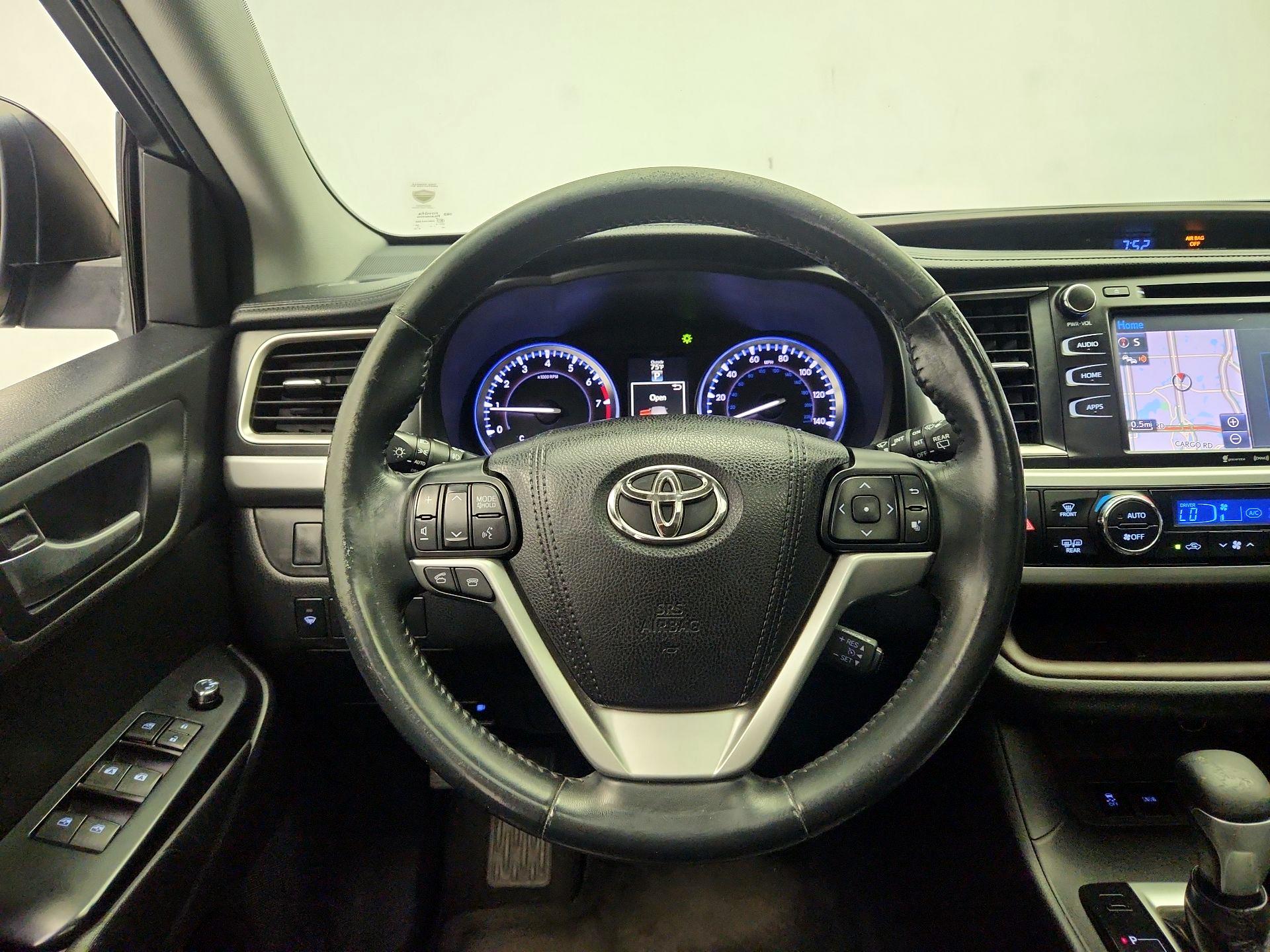 Thumbnail: 2016 Toyota Highlander - 10