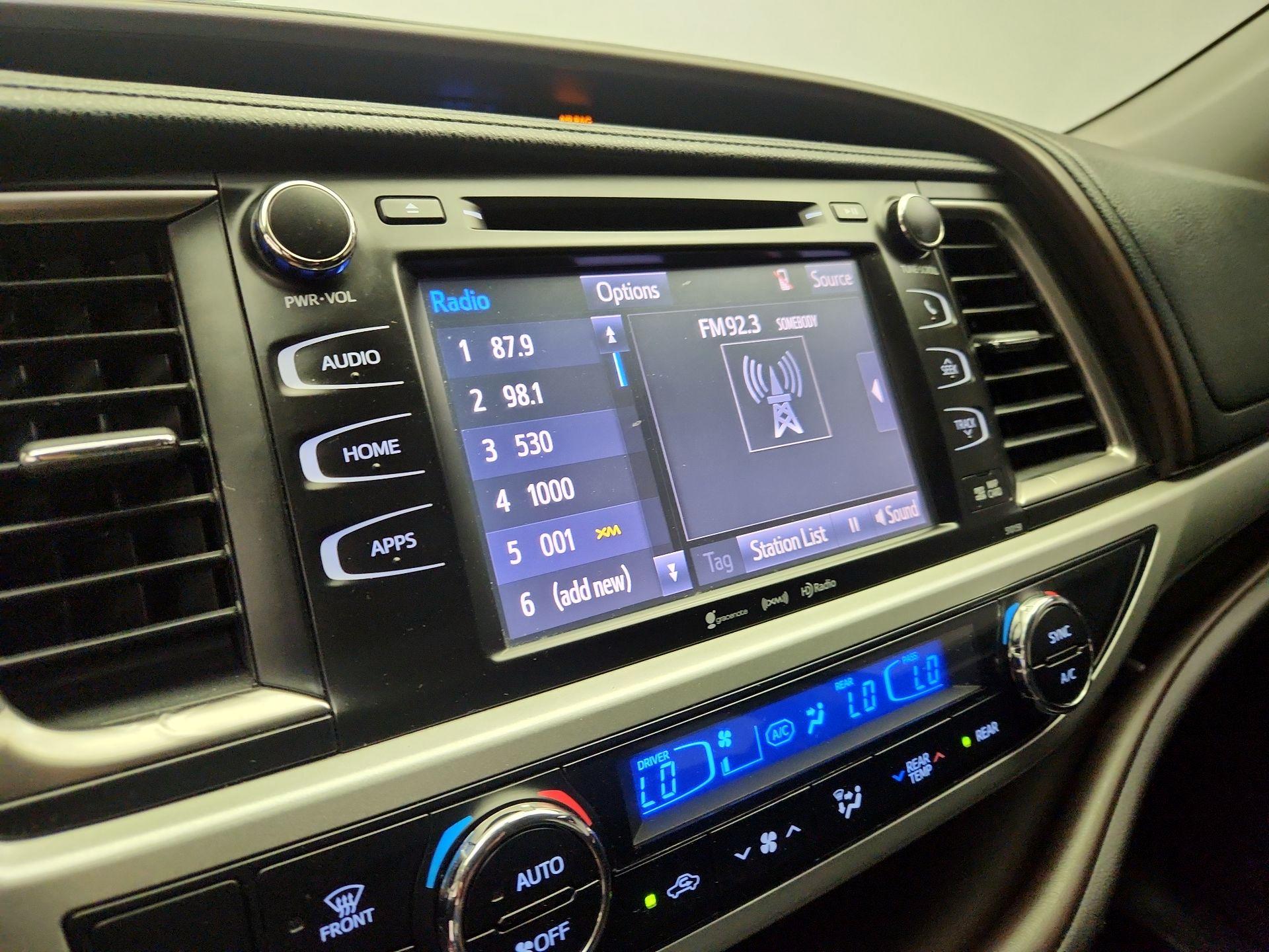 Thumbnail: 2016 Toyota Highlander - 16