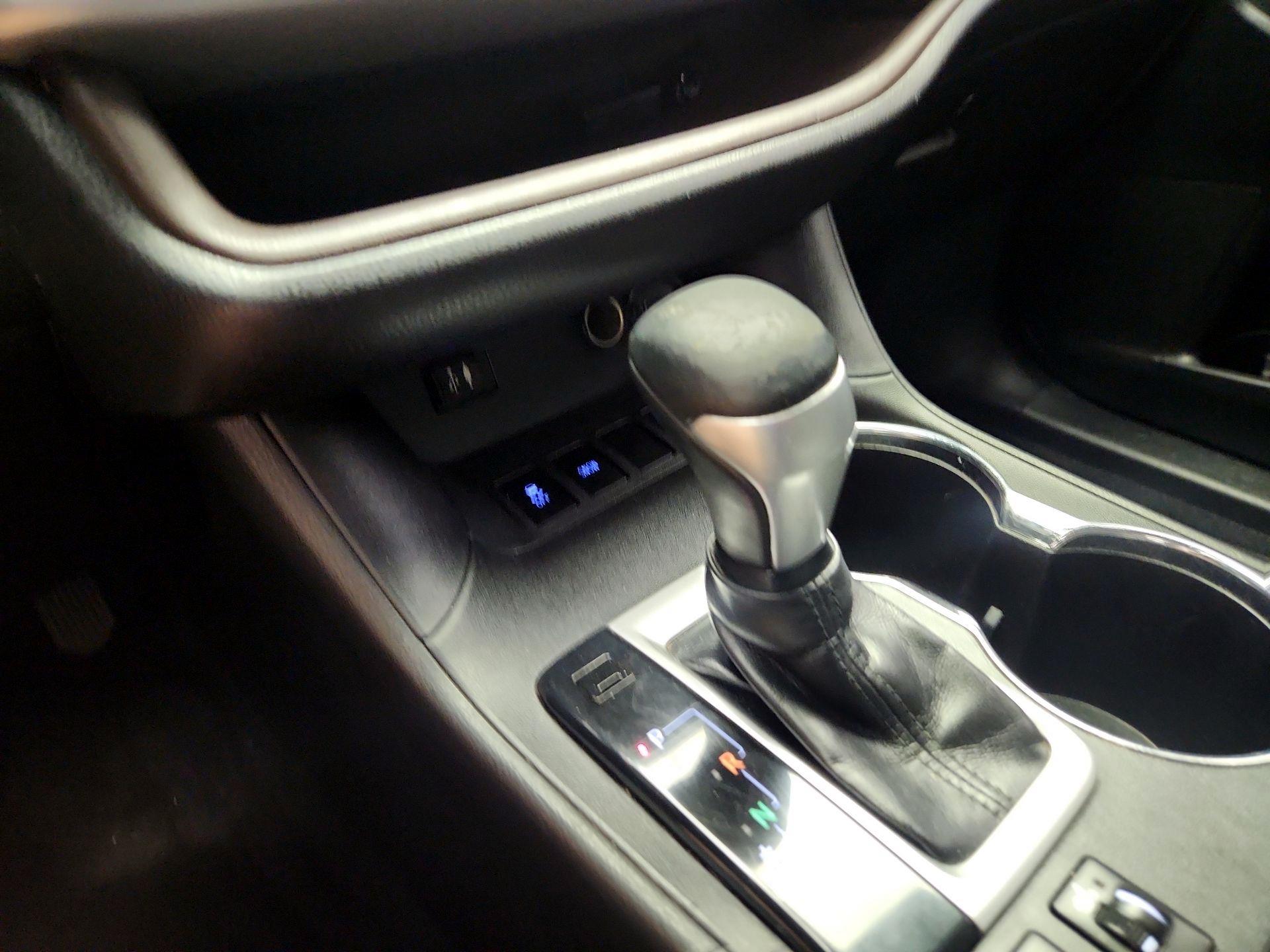 Thumbnail: 2016 Toyota Highlander - 18
