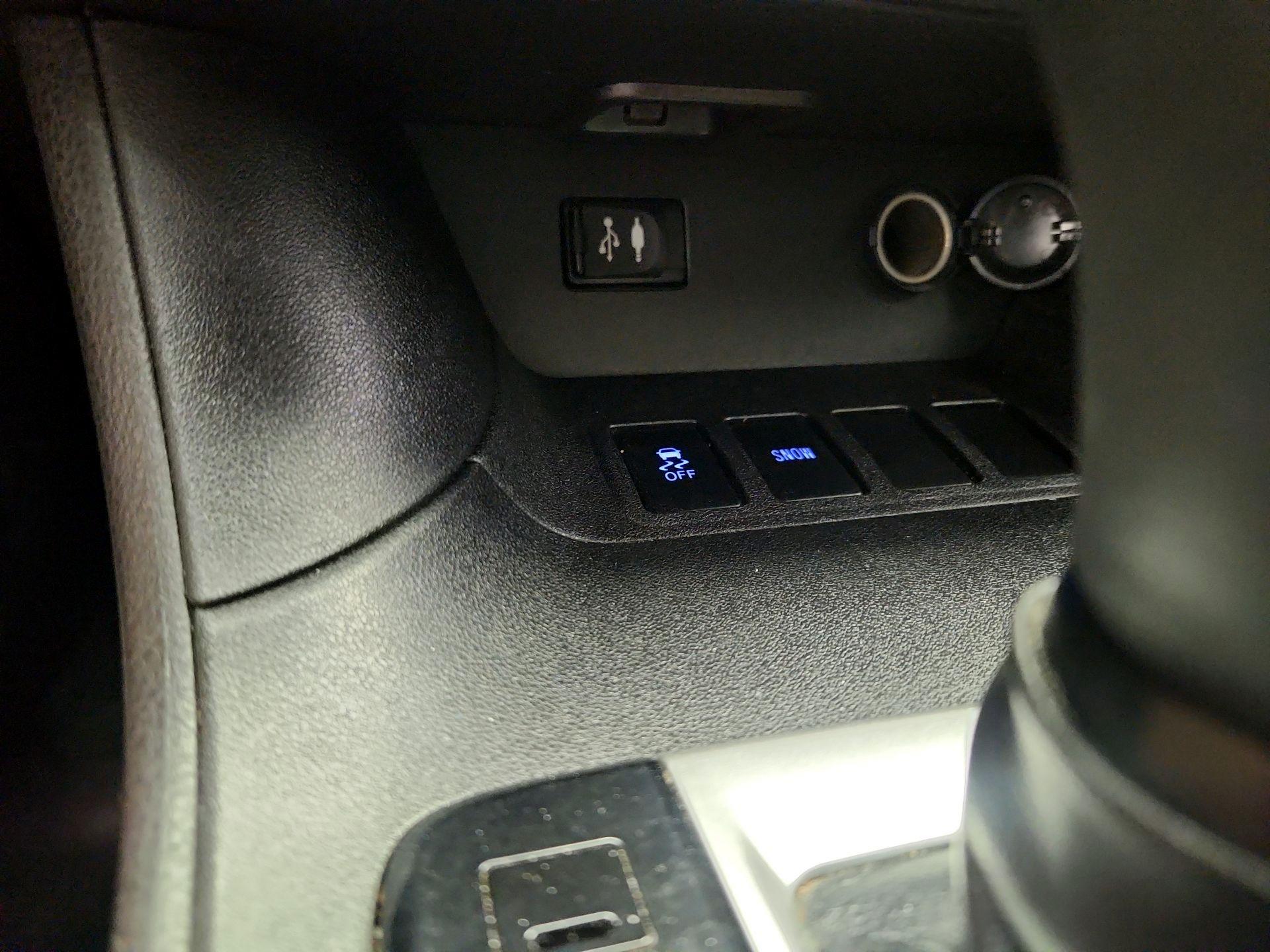 Thumbnail: 2016 Toyota Highlander - 19